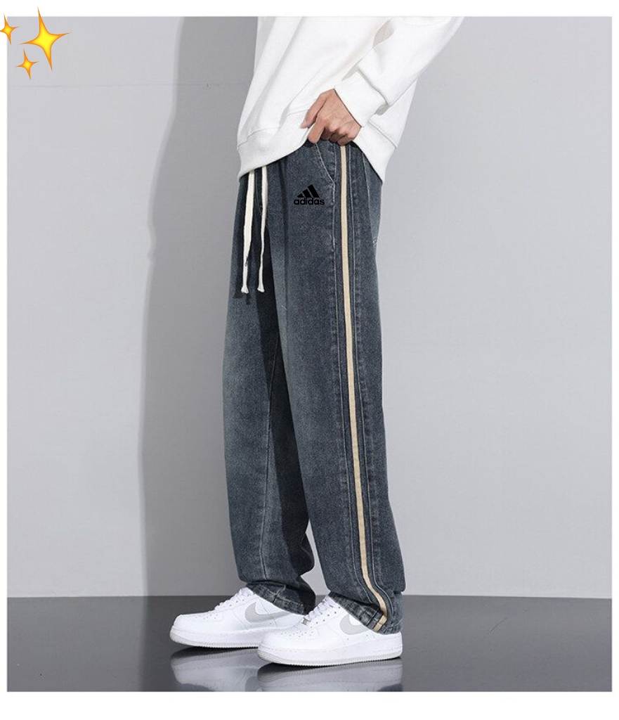💰79
耐克/NIKE秋冬季休闲侧边条纹敞口牛仔裤。
定制新型混纺水洗牛仔面料 ，柔软亲肤 ，不起球，  有弹性。个性百搭 ，立体裁剪版型合身，不挑身材舒适着装。
压花Logo，简单大气，侧边三条杠设计，上身穿搭帅气好看，高街风十足 ！
常规版型，立体裁剪拼接  超级显腿长  适合各种身材，春夏穿搭首选必备神裤，男女情侣款都能轻松驾驭！
颜色：深蓝    复古蓝
尺码：M-4XL






