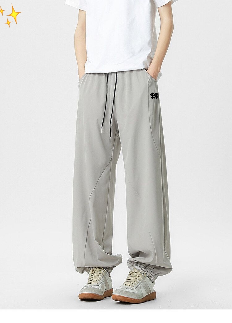 ❇️ 💰140
-KOLON SPORT可隆潮牌拼接菠萝格弯刀卫裤户外运动休闲宽松阔腿长裤
这款裤子的版型有点垮感，穿上以后非常显腿直。
采用了街头拼接设计，形成视觉火花，给人带来强烈的视觉冲击力，十分吸睛。
结合臀部宽松版型，
使得整体充满着浓郁的街头潮流气息，
尽显年轻一族时髦前卫的姿态。
将夸张的多处拼接作为设计主题。
结合大面积的贴布点缀，营造出鲜明的视觉对比效果，
尽显不羁个性态度。
宽松的裤腿剪裁穿着舒适轻便，彰显潮男的时尚品味！！

颜色：黑色 浅灰  深灰
尺码：M-2XL




















