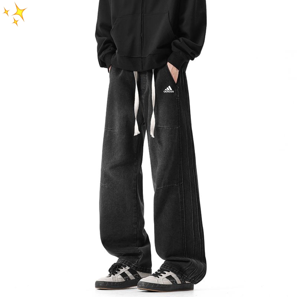  💰💰105
Adidas阿迪达斯 25早春抖音品质褶皱牛仔裤男潮宽松拖地长裤
最新顶级用料超柔高棉线条水洗牛仔面料！触感极致细腻，拿到手实物真心爱不释手，高级感满满！无敌奢华感！
细节细节再细节！最新首发主推款！全身简约大气设计，裤子后口袋采用高品质工艺 搭配松紧腰带极为精致！内里真材实料，只为极致触感，不牺高成本！
不管是自穿还是馈赠都是王者级之选！无压力驾驭任何大型商务场合以及高端私人会所！强烈推荐入手！  
颜色 ：  复古蓝  黑色                
尺码  ：M-4XL




















