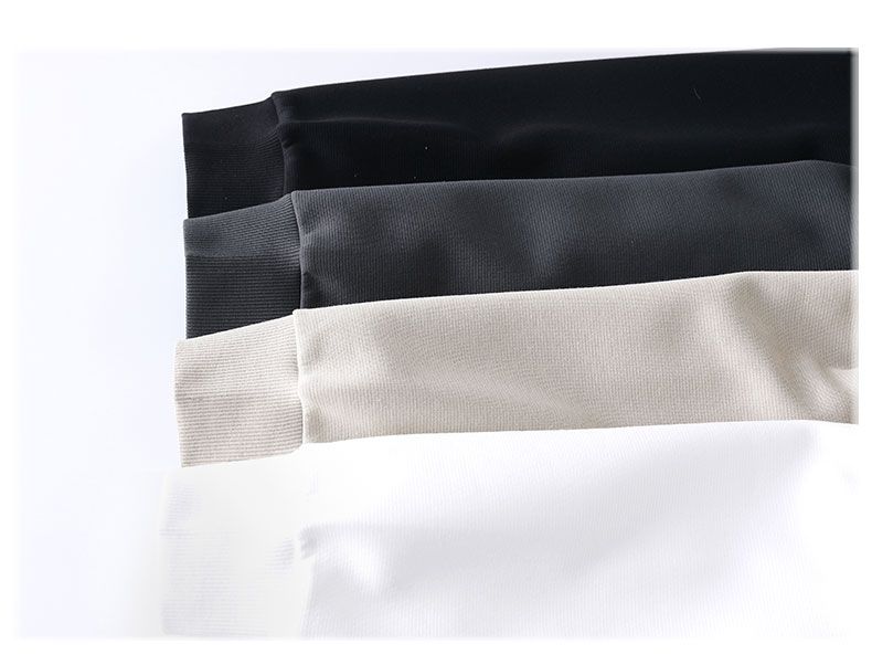 💰120
     DESCENTE/迪桑特  春秋季纯色圆领日系潮流钢印立体字母卫衣最新款休闲宽松百搭男女情侣同款圆领卫衣

这款卫衣看似简单，但是版型真的是十分的出众！无论帅哥还是美女都可以轻松驾驭，多重风格可以随意转换，百搭单品必须入手！面料采用320g华棉面料，不起球不掉色不变形，与专柜同步！定制螺纹，颜色统一！数码康利印花，颜色鲜明逼真，渐变效果好，不开裂不脱落！老铁们春秋天必须有一件这样的百搭单品！快点下手！
颜色：黑色 白色 灰色 卡其
尺码：M-3XL

























