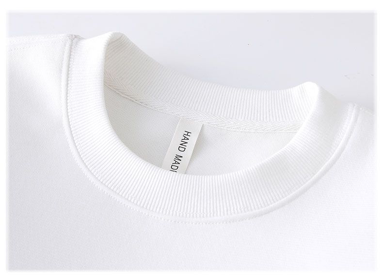 💰120
     DESCENTE/迪桑特  春秋季纯色圆领日系潮流钢印立体字母卫衣最新款休闲宽松百搭男女情侣同款圆领卫衣

这款卫衣看似简单，但是版型真的是十分的出众！无论帅哥还是美女都可以轻松驾驭，多重风格可以随意转换，百搭单品必须入手！面料采用320g华棉面料，不起球不掉色不变形，与专柜同步！定制螺纹，颜色统一！数码康利印花，颜色鲜明逼真，渐变效果好，不开裂不脱落！老铁们春秋天必须有一件这样的百搭单品！快点下手！
颜色：黑色 白色 灰色 卡其
尺码：M-3XL

























