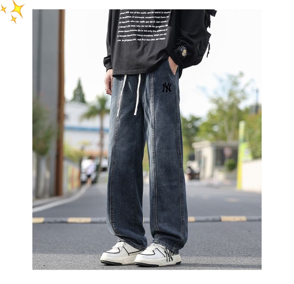 供货价:90💰『高瑞轻量化』常熟特别货,极致做工贸易款,原包装+原吊牌
       MLB/NY洋基队 2025新款潮牌ins高街休闲水洗直筒牛仔裤百搭男女休闲拖地长裤四季款
出行必备
牛仔裤是近几年衣柜里必不可少的,无论长短,牛仔裤的实用性&休闲感都是一流的,其实普通的牛仔裤对于穿法和搭配还是挺讲究的,让牛仔裤变开了百搭神器,无论是普通的棉鞋,运动鞋,还是高邦的帆布鞋或者皮靴,都能穿出最时尚的花,对于上衣的搭配也很随性,怎么穿都好看。
潮范机能 水洗设计 个性十足 不起球不变形透气舒适 活性定染工艺 不褪色 加厚水洗斜纹工装棉面料,不粘毛,不掉色,上身立体有型,裤身LOGO简约印花,不变形不脱落,做工复杂精致,绝对的原单品质。 
颜色:浅蓝 深怀旧 蓝灰 黑色
尺码表:M-3XL
尺码详情看图九