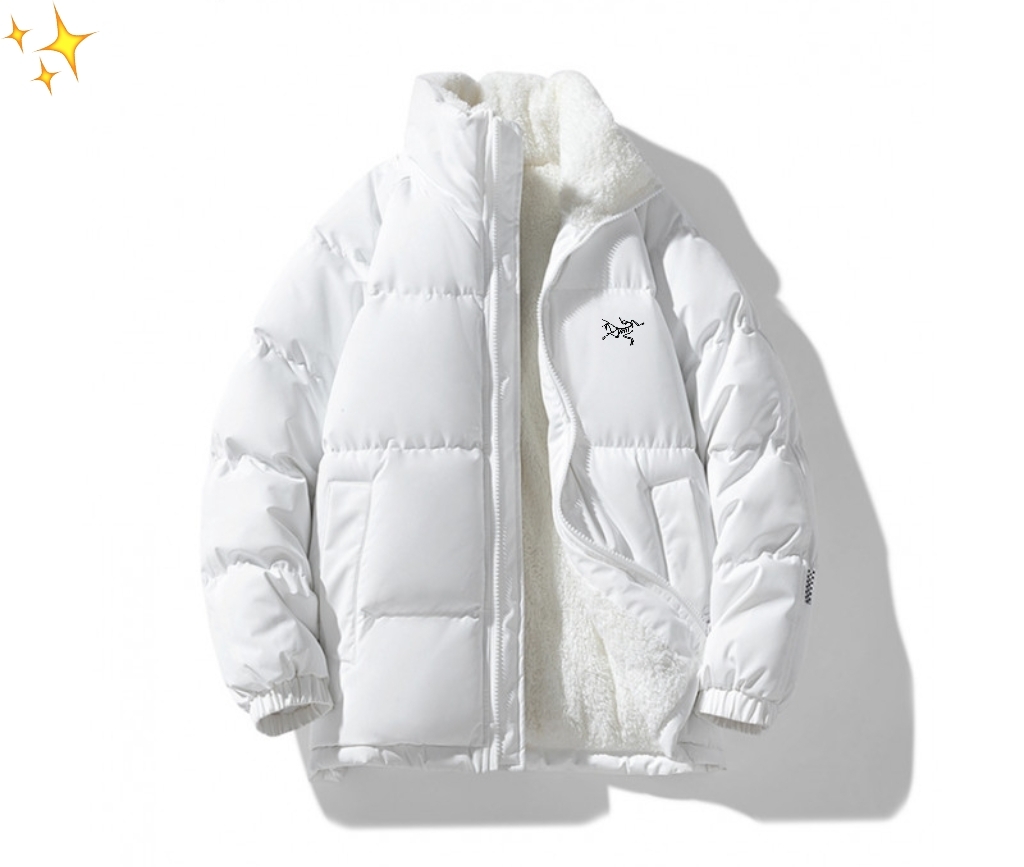 供货价:125💰『云仓特别款』出口贸易版本,天花板版本,原包装+原吊牌  
      ARC'TERYX始祖鸟秋冬高品质加厚羊绒棉立领面包服棉服
炸裂推荐款，潮人一件过冬必备单品！
-整衣采用立体裁剪，辑格缝线工艺，无门禁，饱满不起皱！酷盖必备！
雪尼尔面料羊羔绒内里工艺，蓬松度贼棒！下摆两侧松紧，订制金属拉链头，自如调节，防风袖口设计，保暖效果拉满～
-代工厂出品，质量、厚度随意🆚对比，走线工整无死角，外层面料采用防水防风面料，每层覆膜，表面拒水，让你风雨雪无阻！
-胸前经典印花选用进口机械印刷，机洗不开裂！万年经典长青款
-🧧真·福利价，建议闭眼入！

尺码:M~3xl
颜色：黑色 深灰 军绿 白色 咖色 杏色





