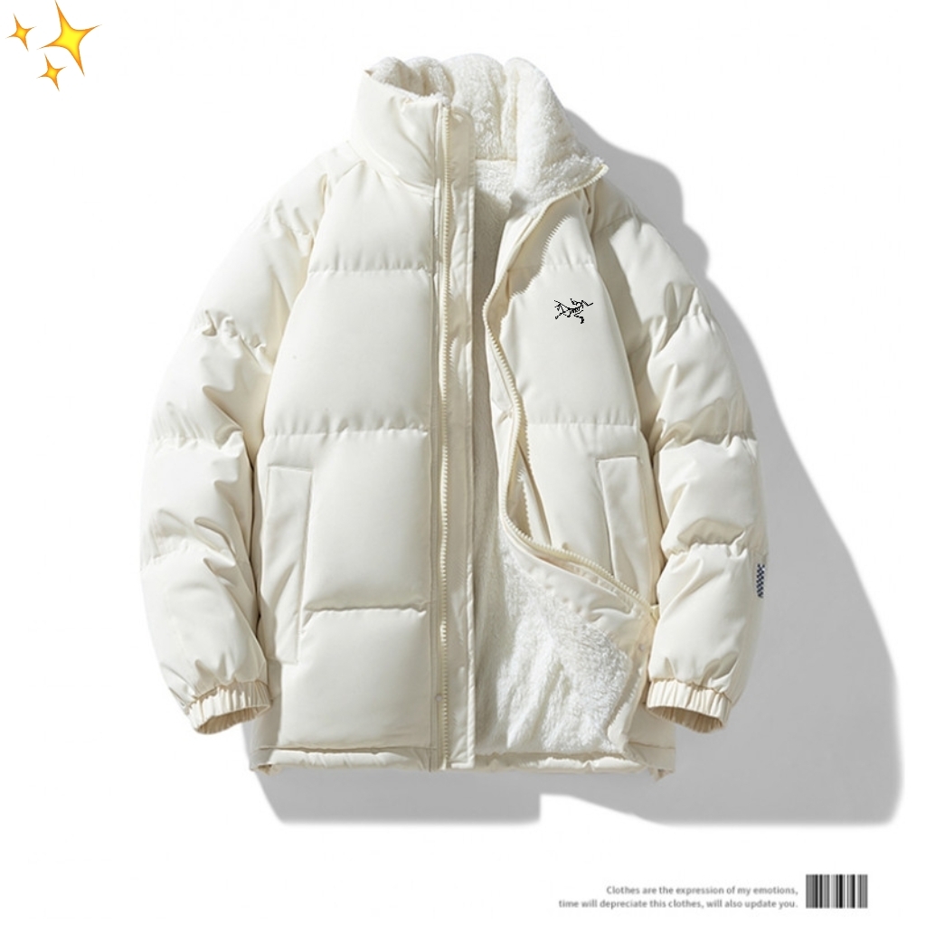 供货价:125💰『云仓特别款』出口贸易版本,天花板版本,原包装+原吊牌  
      ARC'TERYX始祖鸟秋冬高品质加厚羊绒棉立领面包服棉服
炸裂推荐款，潮人一件过冬必备单品！
-整衣采用立体裁剪，辑格缝线工艺，无门禁，饱满不起皱！酷盖必备！
雪尼尔面料羊羔绒内里工艺，蓬松度贼棒！下摆两侧松紧，订制金属拉链头，自如调节，防风袖口设计，保暖效果拉满～
-代工厂出品，质量、厚度随意🆚对比，走线工整无死角，外层面料采用防水防风面料，每层覆膜，表面拒水，让你风雨雪无阻！
-胸前经典印花选用进口机械印刷，机洗不开裂！万年经典长青款
-🧧真·福利价，建议闭眼入！

尺码:M~3xl
颜色：黑色 深灰 军绿 白色 咖色 杏色





