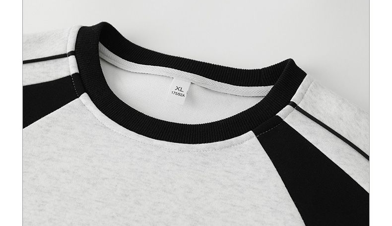 供货价:125💰『云仓特别款』出口贸易版本,天花板版本,原包装+原吊牌  
     Adidas阿迪达斯套头运动休闲套装！
纯棉休闲运动套装！一套搭下来，省去搭配的烦恼，设计 独一无二的特功能性运动系统 把时尚城市休闲风格和运动机能完美结合  打造全新的运动服装风，25ss绝对炸街，纯色设计简洁大方，时尚好搭效果赞！轻松显瘦，简约大气，百搭又好看！胸前超精致印花LOGO复杂工艺彰显品牌时尚感！百分百纯棉麻面料，上身太帅了，简简单单就是大方，立体剪裁、利落版型，轻松休闲好搭配！经典圆领设计，自然大方。怎样搭都舒适有好看！男女同款
颜色：花白灰 黑色
尺码:M-3XL
尺码详情看图九



