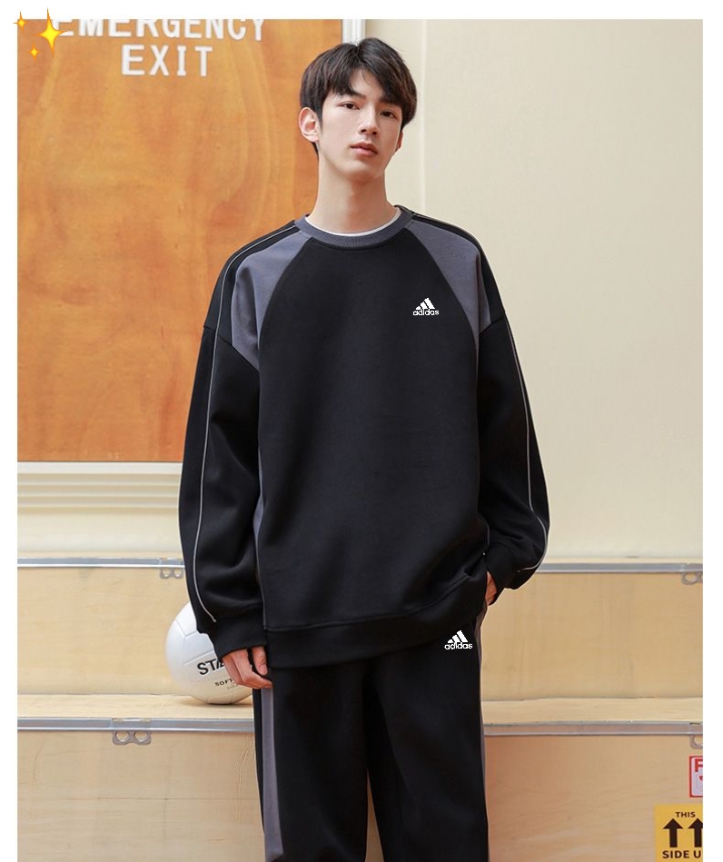 供货价:125💰『云仓特别款』出口贸易版本,天花板版本,原包装+原吊牌  
     Adidas阿迪达斯套头运动休闲套装！
纯棉休闲运动套装！一套搭下来，省去搭配的烦恼，设计 独一无二的特功能性运动系统 把时尚城市休闲风格和运动机能完美结合  打造全新的运动服装风，25ss绝对炸街，纯色设计简洁大方，时尚好搭效果赞！轻松显瘦，简约大气，百搭又好看！胸前超精致印花LOGO复杂工艺彰显品牌时尚感！百分百纯棉麻面料，上身太帅了，简简单单就是大方，立体剪裁、利落版型，轻松休闲好搭配！经典圆领设计，自然大方。怎样搭都舒适有好看！男女同款
颜色：花白灰 黑色
尺码:M-3XL
尺码详情看图九



