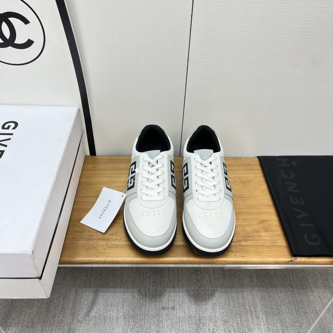 NO:543852,Givenchy/Givenchy 4G low-top jogging sneakers.  Classic, timeless, and shipped from the factory!  The exclusive Givenchy large G LOGO design process is used on the inside and outside of the mold, and the multi-color combination shows the trendy personality of Givenchy.  Exuding youthfulness, all leather edges are painted and neat and clean!  In short, the process is very complicated. After repeated debugging, we developed the original version!  Fabric Silk calfskin and patent leather Lining original breathable mesh splicing Outsole TPU+vacuum molded lightweight sole Padded sole with cowhide logo embossed Luxurious full package Packaging Size 39-44 Standard leather shoe size 38.45 Customized, casual shoes/sports shoes, givenchy, givenchy, sneakers, cowhide19860909Givenchy/纪梵希 4Ｇ低帮慢跑运动鞋 ． 经典,永不过时,工厂出货！内外侧独家开模专属纪梵希大Ｇ LOGO设计工艺,多色的搭配尽显纪梵希潮流 个性．青春散发 所有皮料切边经过涂边处理 整洁干净！ 总之工艺非常复杂 经过反复调试开发对标原版！ 面料丝绸小牛皮拼漆皮 内里原版透气网料拼接 大底TPU+真空吸模轻型鞋底 垫脚底坐挂牛皮压logo 包装豪华全套包装 码数39-44 标准皮鞋尺码 38.45定做,休闲鞋/运动鞋,givenchy,givenchy,sneakers,cowhide,Women's Shoes