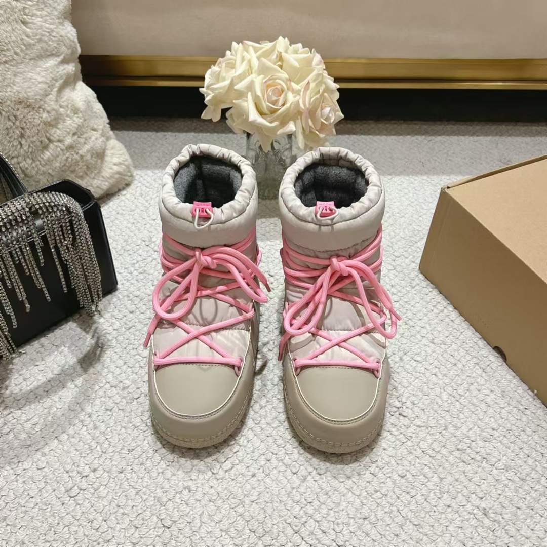 NO:543853,INUIKII trendy brand autumn and winter show down boots ski shoes This ski shoes are very popular this year, the color matching is very fashionable, super cool and very strong in personality!  Trendy styles bomb the streets!  The same style as major internet celebrities!  Winter skiing must-have hot products, imported waterproof down cowhide, inner environmentally friendly and warm wool, logo, anti-slip sole, this shoe is very comfortable on the feet, and the foot feels great. Size 35-41 (40 41 customization), snow boots, boots, down jacket, cowhide19860909INUIKII潮牌秋冬秀款羽绒靴滑雪鞋 这款滑雪鞋今年非常爆,色彩搭配非常时尚 超酷个性非常强！潮派炸街！各大网红明星同款！冬季滑雪必备爆款 面料进口防水羽绒牛皮面 内里环保保暖毛呢 带logo 防滑鞋底,这款鞋子上脚非常舒服,脚感很棒 码数35-41（40 41定制),雪地靴,boots,down jacket,cowhide,Women's Shoes