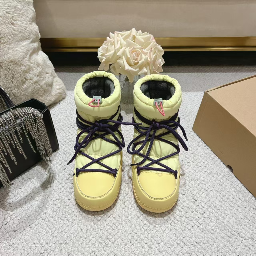 NO:543857,INUIKII trendy brand autumn and winter show down boots ski shoes This ski shoes are very popular this year, the color matching is very fashionable, super cool and very strong in personality!  Trendy styles bomb the streets!  The same style as major internet celebrities!  Winter skiing must-have hot products, imported waterproof down cowhide, inner environmentally friendly and warm wool, logo, anti-slip sole, this shoe is very comfortable on the feet, and the foot feels great. Size 35-41 (40 41 customization), snow boots, boots, down jacket, cowhide19860909INUIKII潮牌秋冬秀款羽绒靴滑雪鞋 这款滑雪鞋今年非常爆,色彩搭配非常时尚 超酷个性非常强！潮派炸街！各大网红明星同款！冬季滑雪必备爆款 面料进口防水羽绒牛皮面 内里环保保暖毛呢 带logo 防滑鞋底,这款鞋子上脚非常舒服,脚感很棒 码数35-41（40 41定制),雪地靴,boots,down jacket,cowhide,Women's Shoes