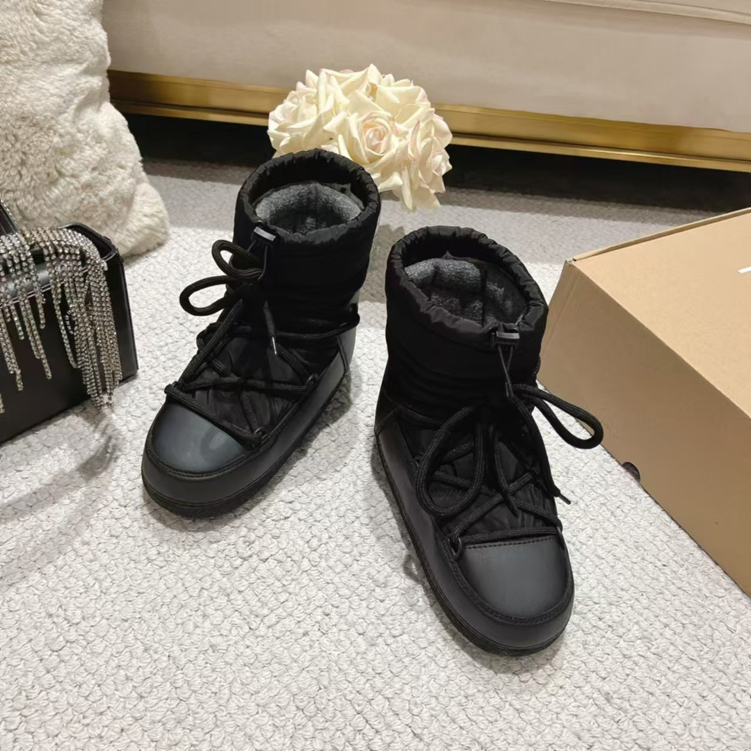 NO:543840,INUIKII trendy brand autumn and winter show down boots ski shoes This ski shoes are very popular this year, the color matching is very fashionable, super cool and very strong in personality!  Trendy styles bomb the streets!  The same style as major internet celebrities!  Winter skiing must-have hot products, imported waterproof down cowhide, inner environmentally friendly and warm wool, logo, anti-slip sole, this shoe is very comfortable on the feet, and the foot feels great. Size 35-41 (40 41 customization), snow boots, boots, down jacket, cowhide19860909INUIKII潮牌秋冬秀款羽绒靴滑雪鞋 这款滑雪鞋今年非常爆,色彩搭配非常时尚 超酷个性非常强！潮派炸街！各大网红明星同款！冬季滑雪必备爆款 面料进口防水羽绒牛皮面 内里环保保暖毛呢 带logo 防滑鞋底,这款鞋子上脚非常舒服,脚感很棒 码数35-41（40 41定制),雪地靴,boots,down jacket,cowhide,Women's Shoes