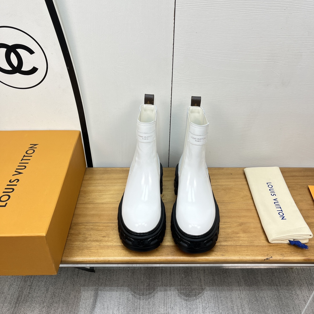 NO:543843,LOUI* VUITTO* | L Donkey Brand New Chelsea Naked Boots Chain Relief Design Thick-soled Short Boots Heel Heel Heel: 5.5cm Size Number 35-39 Customized 64, Snow Boots, louis vuitton, louis vuitton, boots19860909LOUI* VUITTO* | L驴牌新款 切尔西裸靴子 链条浮雕设计风厚底短靴 跟高:5.5cm 码数 35-39订做64,雪地靴,louis vuitton,louis vuitton,boots,Women's Shoes