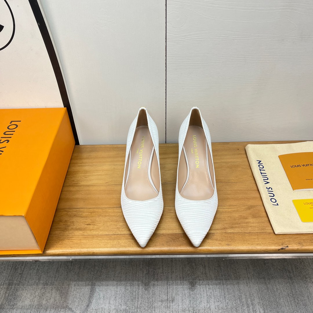 NO:227604,Louis Vuttio*SS new L donkey brand BLOSSOM series, four-leaf clover painted heel empty high heel sandals/single shoes, imported custom fabrics on the upper, imported sheepskin lining, outsole leather outsole, heel height 7.5cm 5.5cm, size 35-39 (34.40.41 custom made, no return or replacement), high heels, louis vuitton, louis vuitton, sandals, high heels, sheepskin, Leather soles19860909Louis Vuttio*SS新款L驴牌BLOSSOM系列 四叶草烤漆跟后空高跟凉鞋/单鞋 鞋面进口定制面料 内里进口羊皮里 大底真皮大底 跟高7.5cm 5.5cm 码数35-39（34.40.41定做不退不换）,高跟鞋,louis vuitton,louis vuitton,sandals,high heels,sheepskin,Leather soles,Women's Shoes