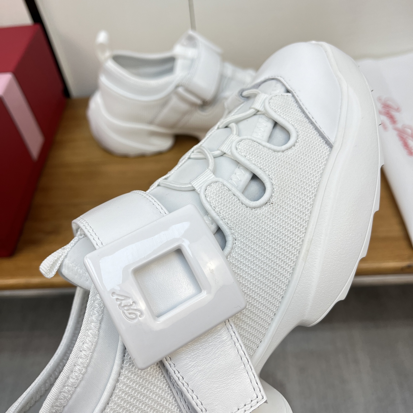 “Roger Vivier SS25 New Arrival Spring and Summer Shoes Offer: $672, Sizes 35-41” - 图片 6