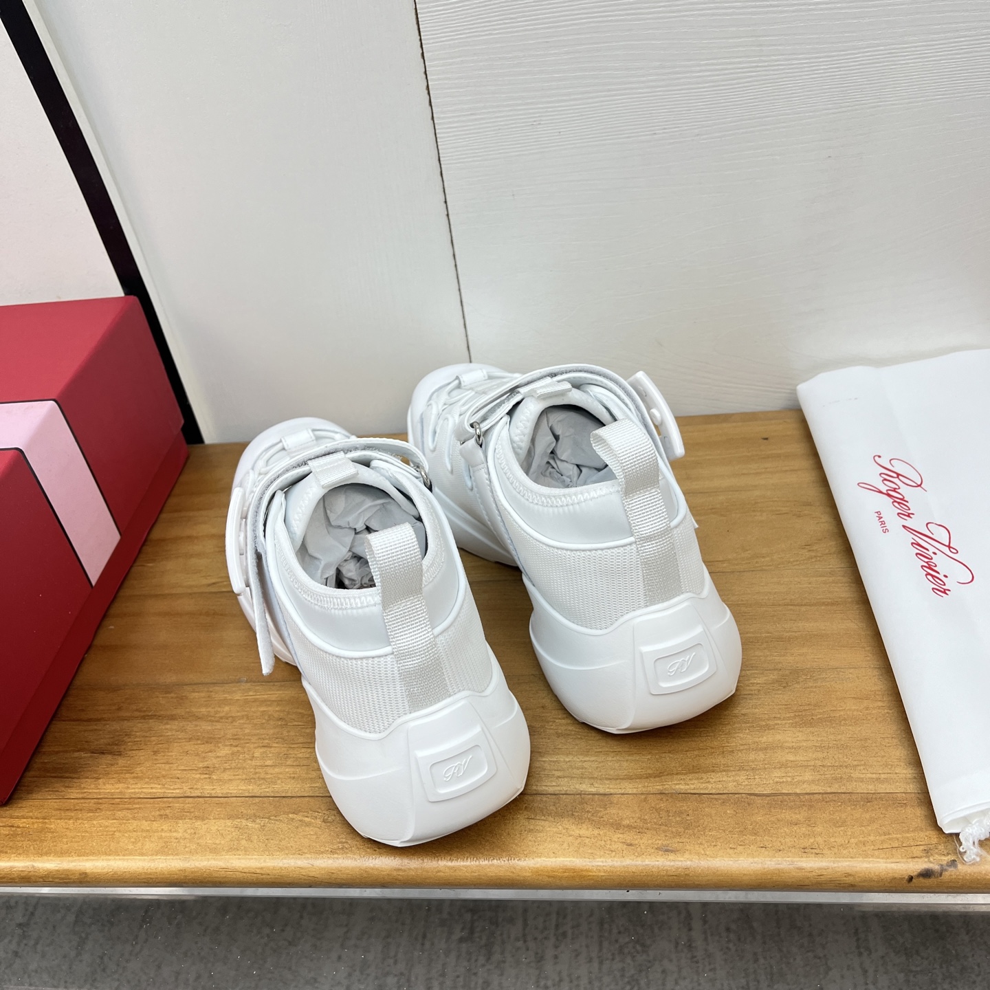 “Roger Vivier SS25 New Arrival Spring and Summer Shoes Offer: $672, Sizes 35-41” - 图片 9