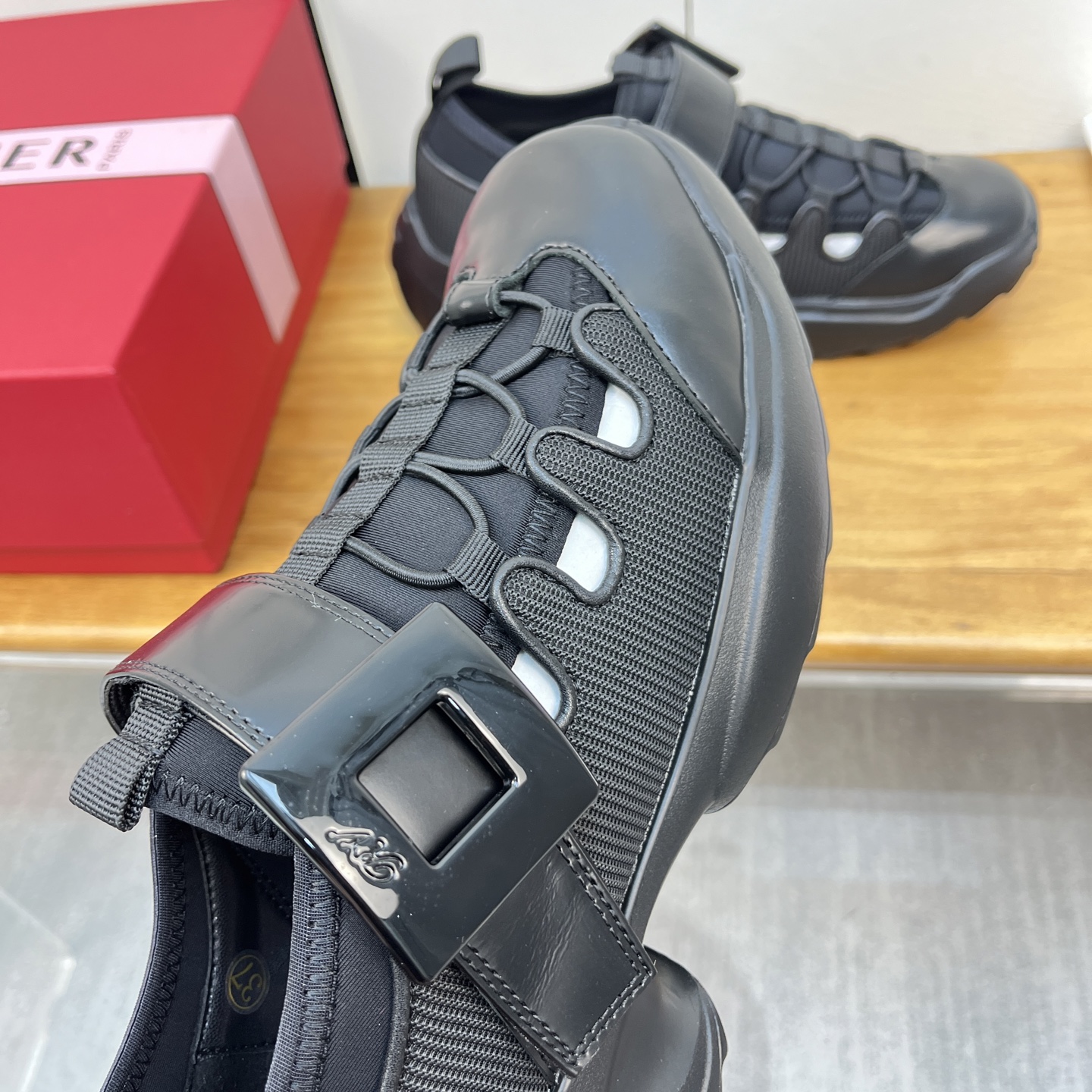 Title: Roger Vivier SS25 New Arrival Spring and Summer Shoes Offer: 672 💰 Summary: New collection of Roger Vivier shoes for spring and summer, sizes 35-41, - 图片 6