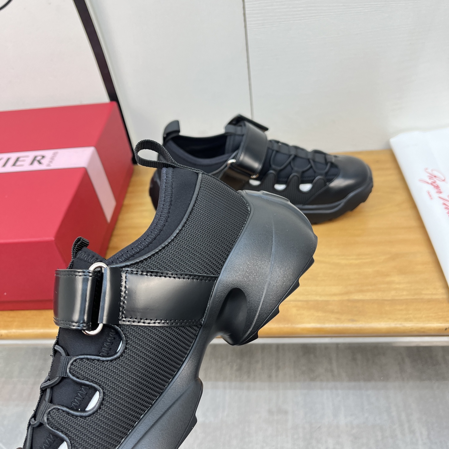 Title: Roger Vivier SS25 New Arrival Spring and Summer Shoes Offer: 672 💰 Summary: New collection of Roger Vivier shoes for spring and summer, sizes 35-41, - 图片 7