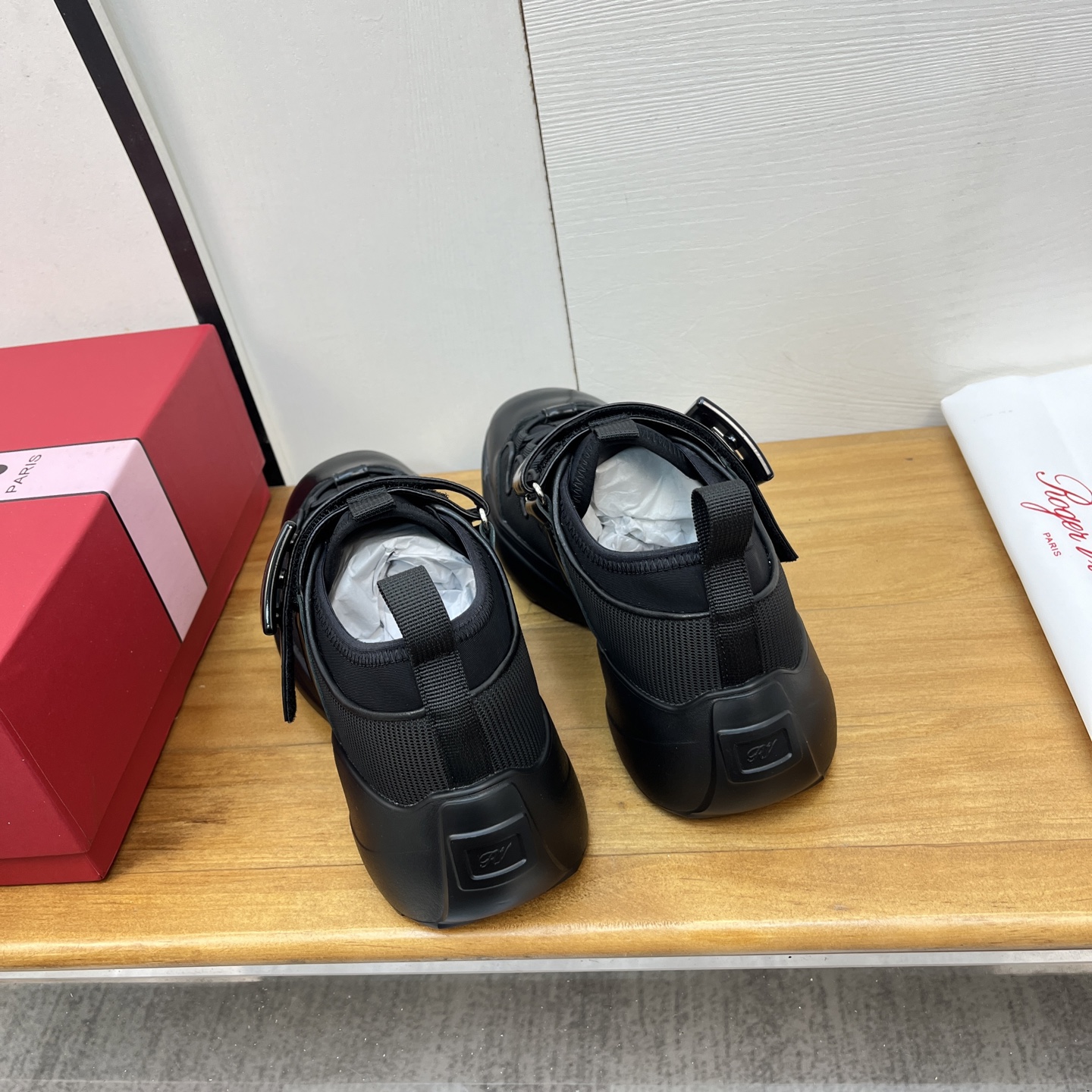 Title: Roger Vivier SS25 New Arrival Spring and Summer Shoes Offer: 672 💰 Summary: New collection of Roger Vivier shoes for spring and summer, sizes 35-41, - 图片 9