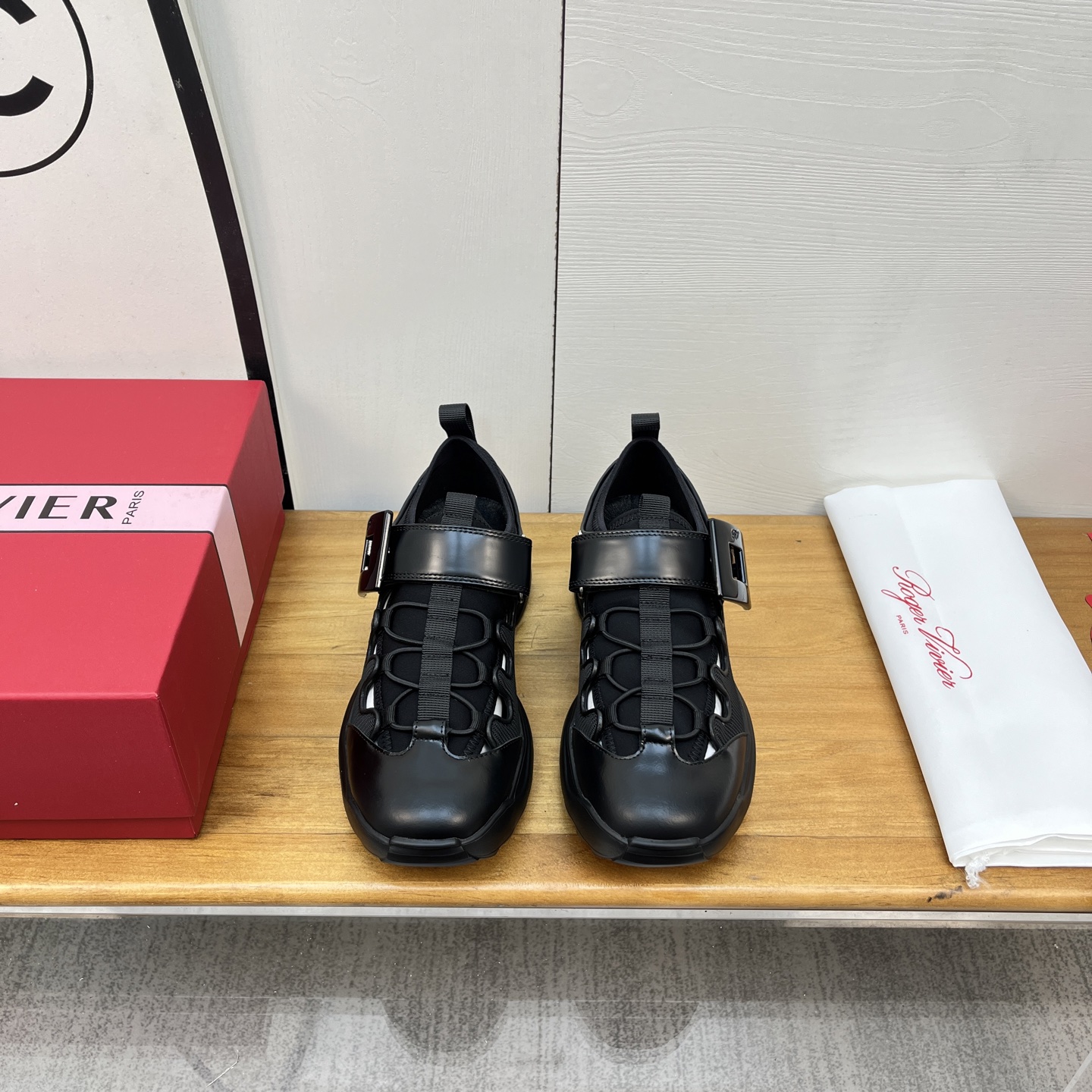 Title: Roger Vivier SS25 New Arrival Spring and Summer Shoes Offer: 672 💰 Summary: New collection of Roger Vivier shoes for spring and summer, sizes 35-41, - 图片 2