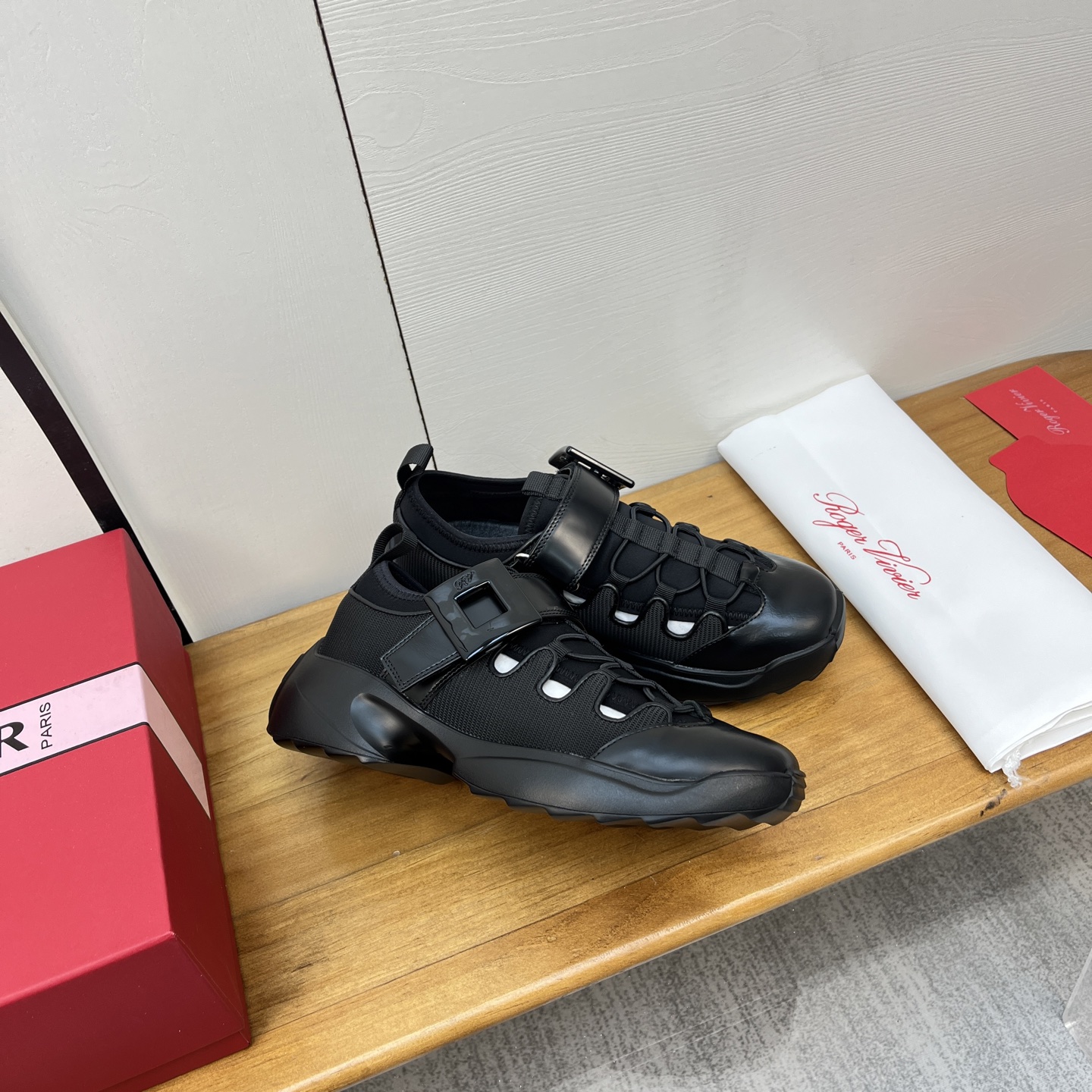 Title: Roger Vivier SS25 New Arrival Spring and Summer Shoes Offer: 672 💰 Summary: New collection of Roger Vivier shoes for spring and summer, sizes 35-41, - 图片 4