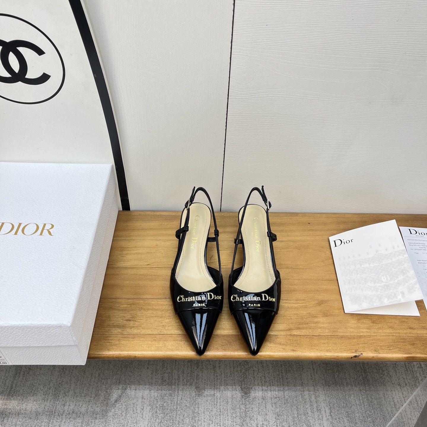 NO:262895,Dior 2025 spring and summer haute couture new MY Dior low-heeled pointed toe women's shoes CD letter logo hardware buckle thin heel sandals material imported edge beaded cowhide/calf leather/environmental breathable technology fabric   water dyed sheepskin lining   Italian genuine leather outsole Heel height: 4.5CM Size standard code 34-43 (34.40.41.42.43 customization without return or replacement), single shoe sandals, dior, dior, sandals, cowhide, sheepskin, Leather soles19860909迪奥 2025春夏高定系列新款 MY Dior 低跟尖头女鞋 CD字母logo五金扣细跟凉鞋 材质进口开边珠牛皮/小牛皮/环保透气科技面料 水染羊皮内里 意大利真皮大底 跟高:4.5CM 码数标准码34-43（34.40.41.42.43定制不退不换）,单鞋凉鞋,dior,dior,sandals,cowhide,sheepskin,Leather soles,Women's Shoes