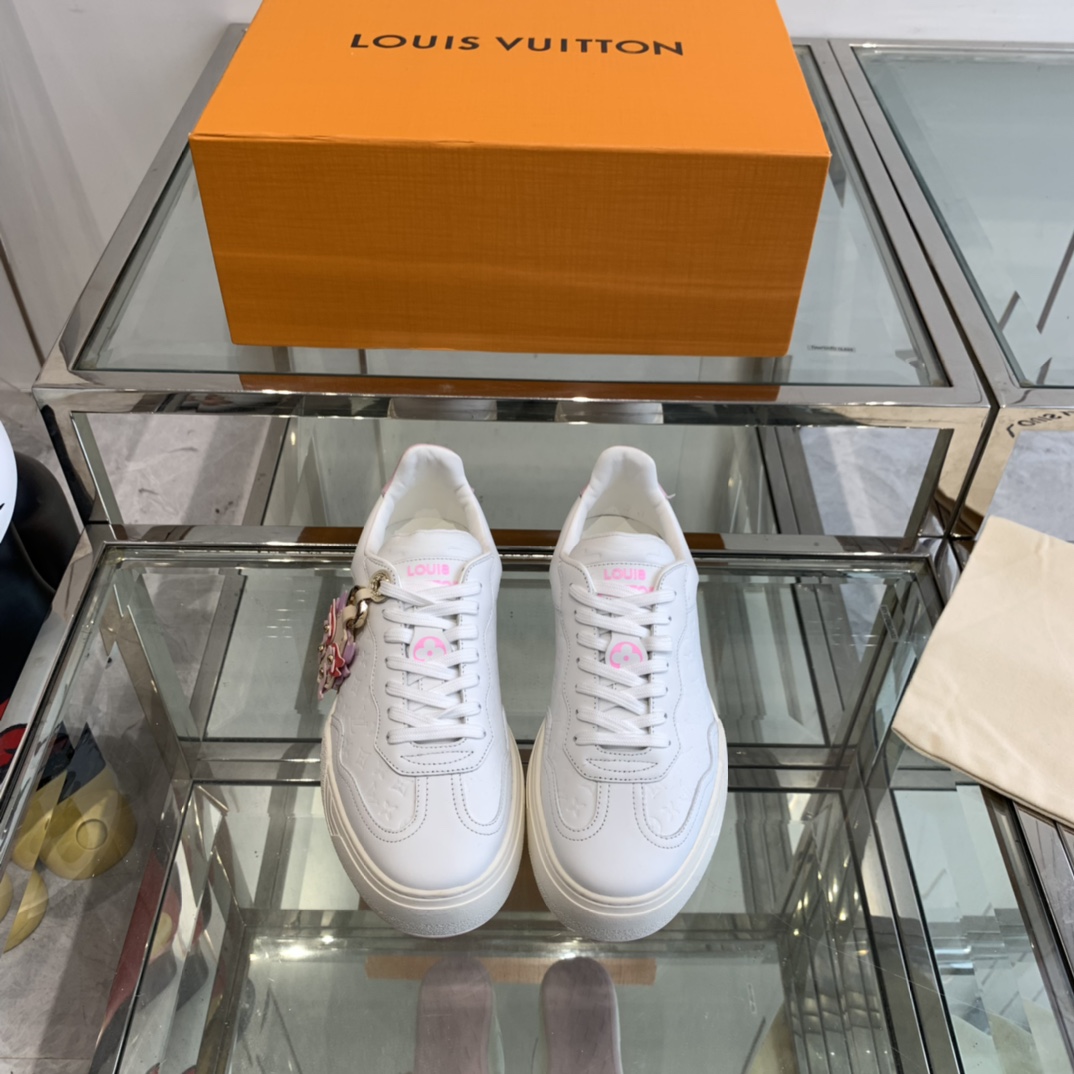 NO:464648,Tag 15 couples new sneakers, thick sole, casual shoes, original purchase and development, making goods LV Discovery lace-up shoes appeared at Louis Vuitton, four shows, using technology mesh fabric and metal texture synthetic material to create a streamlined design, brand elements embellish the upper and light rubber outsole, matched with technology shoelaces. Fabric: original imported cowhide + technology mesh, original custom breathable mesh, sole original mold opening ultralight rubber foam material, sole thickness 5.5CM, size 35-44, casual shoes/sports shoes, louis vuitton, louis vuitton, sneakers, cowhide19860909吊牌15 情侣款 新款运动鞋 厚底 休闲鞋 原版购入开发 做货 LV Discovery 系带鞋亮相路易威登 四秀场,以科技网格面料和金属质感合成材质塑造流线型设计 品牌元素点缀鞋面和轻质橡胶外底,搭配科技鞋带. 面料:原版进口牛皮+科技网面 内里原版定制透气网里 鞋底原版开模超轻橡胶发泡材质 底厚5.5CM 码数35-44,休闲鞋/运动鞋,louis vuitton,louis vuitton,sneakers,cowhide,Women's Shoes