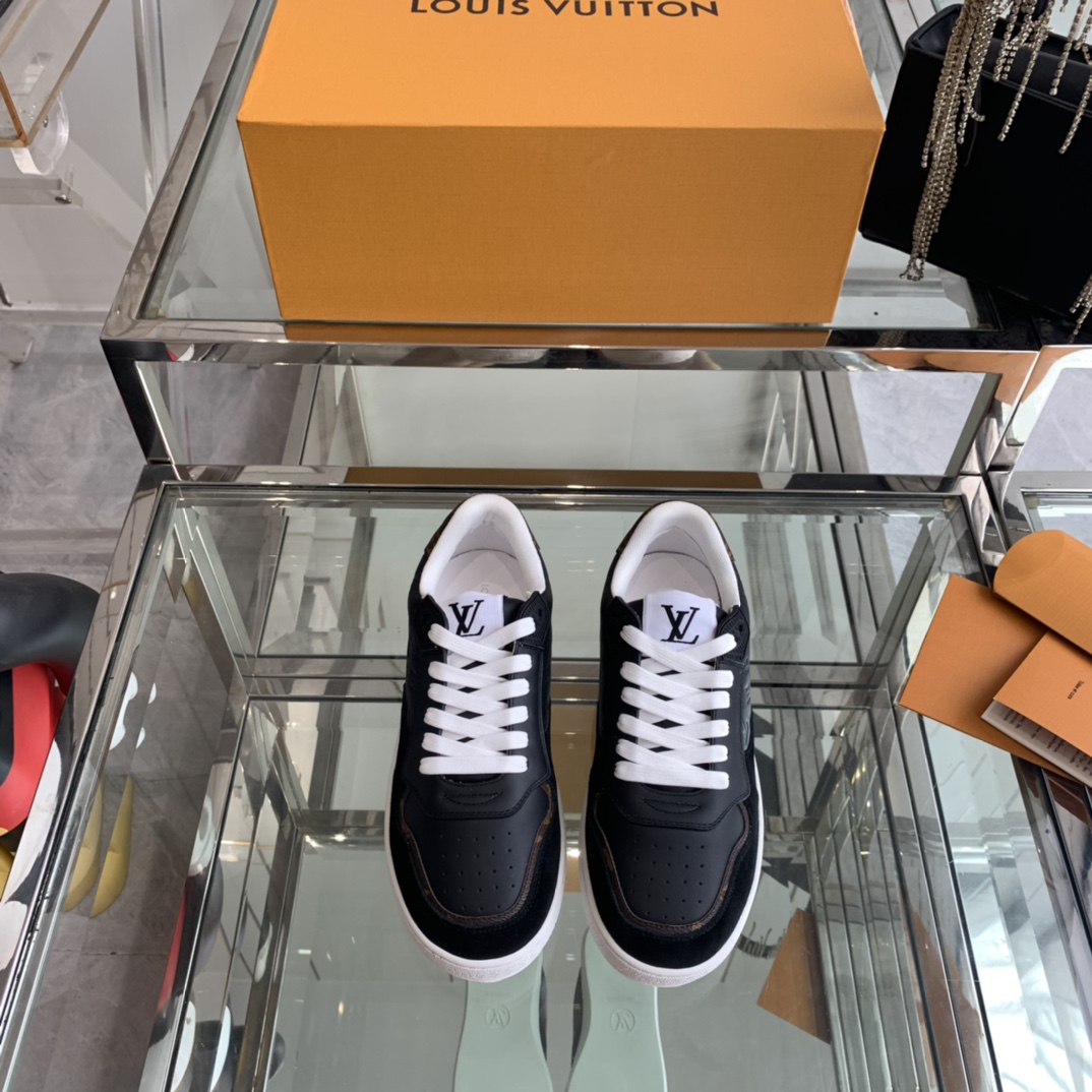 NO:512051,Couple style LV nautical embroidery sneakers New LV Confetti series is made of all leather suede spliced ​​calfskin The embroidery layout is embroidered with L's navigation elements, super exquisite and beautiful. Beautiful shoes are treasures in the world, and you are the ideal in the world when wearing beautiful shoes!  You deserve 35-44 sizes, casual shoes/sports shoes, louis vuitton, louis vuitton, sneakers, cowhide, chamois leather19860909情侣款 LV 航海刺绣运动鞋 新品LV Confetti系列 是全皮材质 麂皮拼接小牛皮 刺绣版面是L家航海元素的刺绣,超级精致好看 漂亮鞋子是人间宝藏,穿漂亮鞋子的你是人间理想！你值得拥有 码数35-44,休闲鞋/运动鞋,louis vuitton,louis vuitton,sneakers,cowhide,chamois leather,Women's Shoes