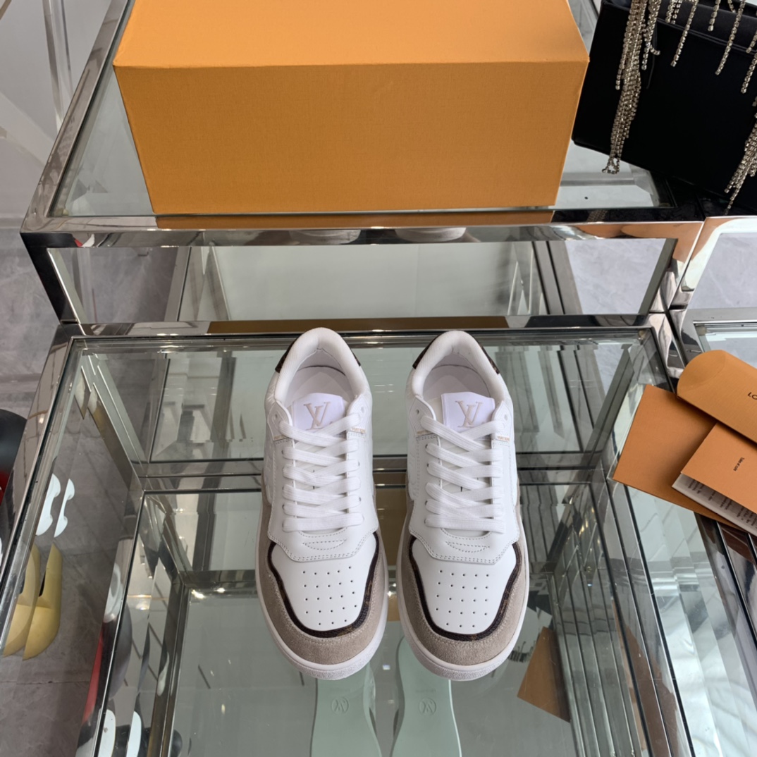 NO:512058,Couple style LV nautical embroidery sneakers New LV Confetti series is made of all leather suede spliced ​​calfskin The embroidery layout is embroidered with L's navigation elements, super exquisite and beautiful. Beautiful shoes are treasures in the world, and you are the ideal in the world when wearing beautiful shoes!  You deserve 35-44 sizes, casual shoes/sports shoes, louis vuitton, louis vuitton, sneakers, cowhide, chamois leather19860909情侣款 LV 航海刺绣运动鞋 新品LV Confetti系列 是全皮材质 麂皮拼接小牛皮 刺绣版面是L家航海元素的刺绣,超级精致好看 漂亮鞋子是人间宝藏,穿漂亮鞋子的你是人间理想！你值得拥有 码数35-44,休闲鞋/运动鞋,louis vuitton,louis vuitton,sneakers,cowhide,chamois leather,Women's Shoes