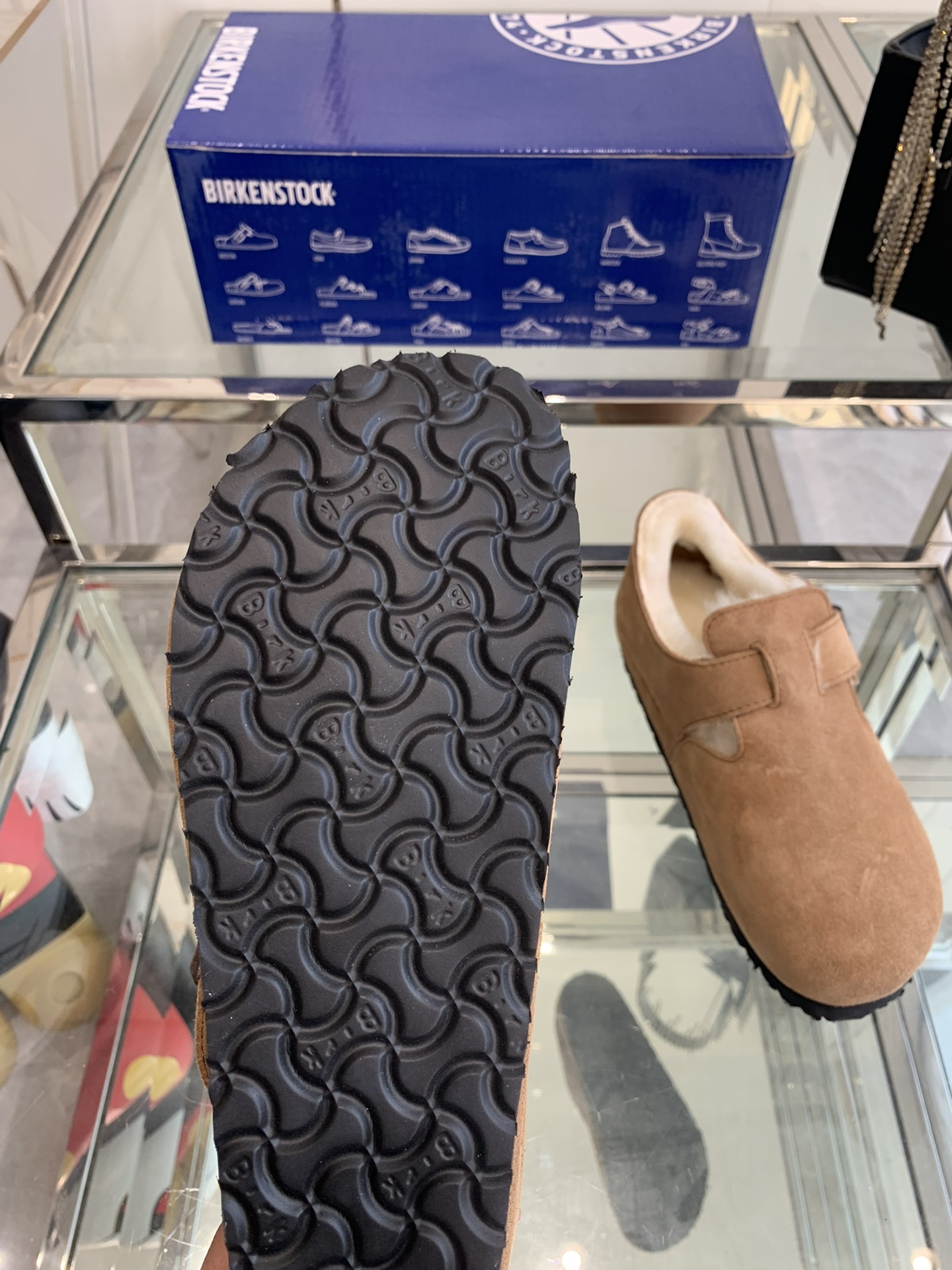 💰250 Birkenstock 勃肯羊毛单鞋 原版开发 顶级进口高丝光牛反绒➕内里A级羊毛；上脚超舒适百搭、时尚，爱美的美眉们值得拥有！码数：35-40（40订做）