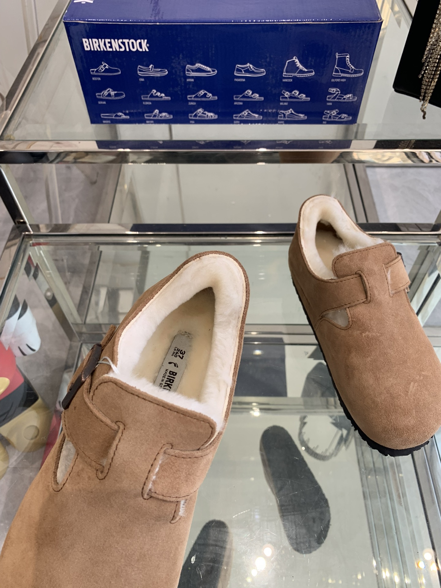 💰250 Birkenstock 勃肯羊毛单鞋 原版开发 顶级进口高丝光牛反绒➕内里A级羊毛；上脚超舒适百搭、时尚，爱美的美眉们值得拥有！码数：35-40（40订做）