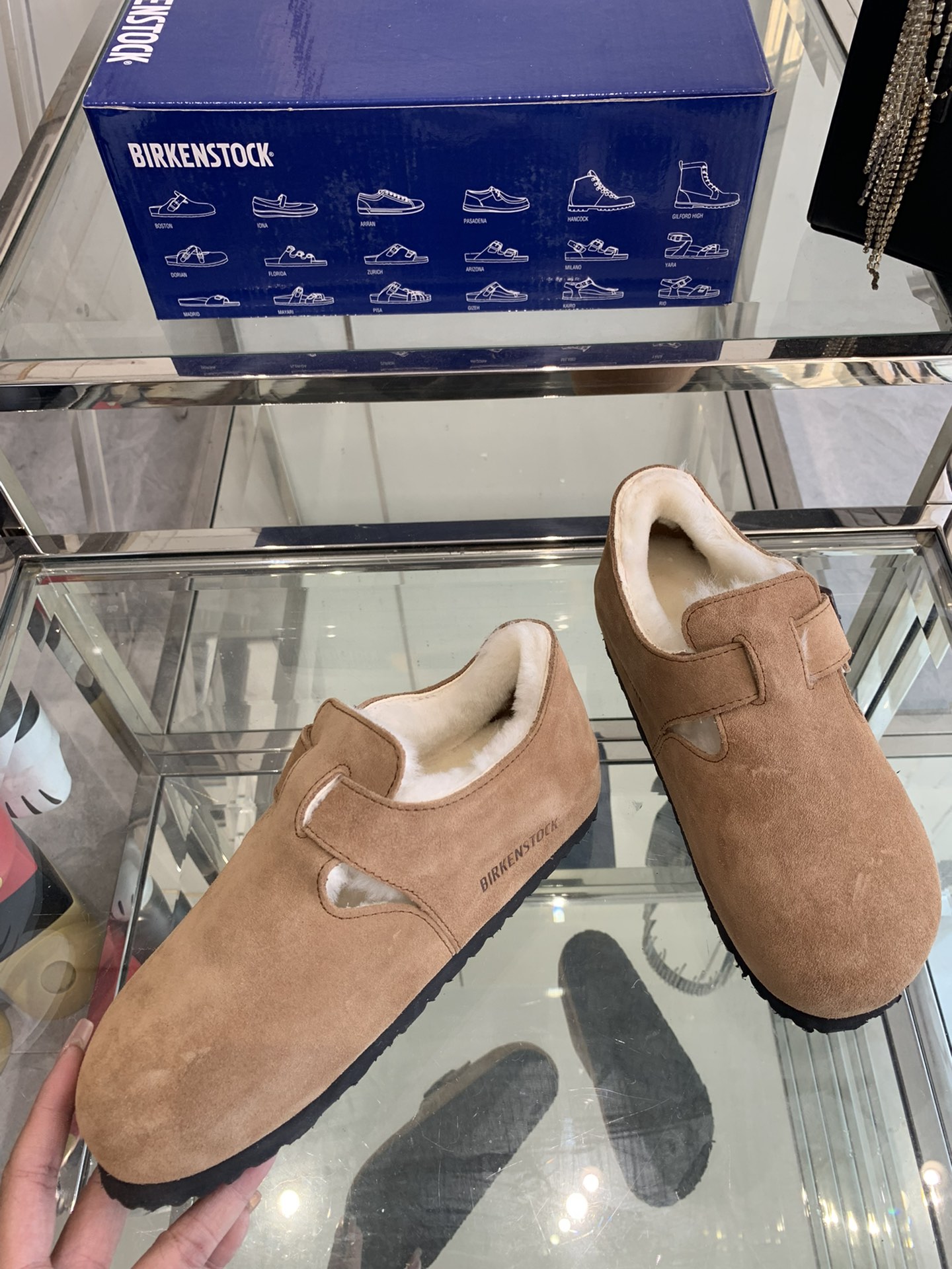 💰250 Birkenstock 勃肯羊毛单鞋 原版开发 顶级进口高丝光牛反绒➕内里A级羊毛；上脚超舒适百搭、时尚，爱美的美眉们值得拥有！码数：35-40（40订做）