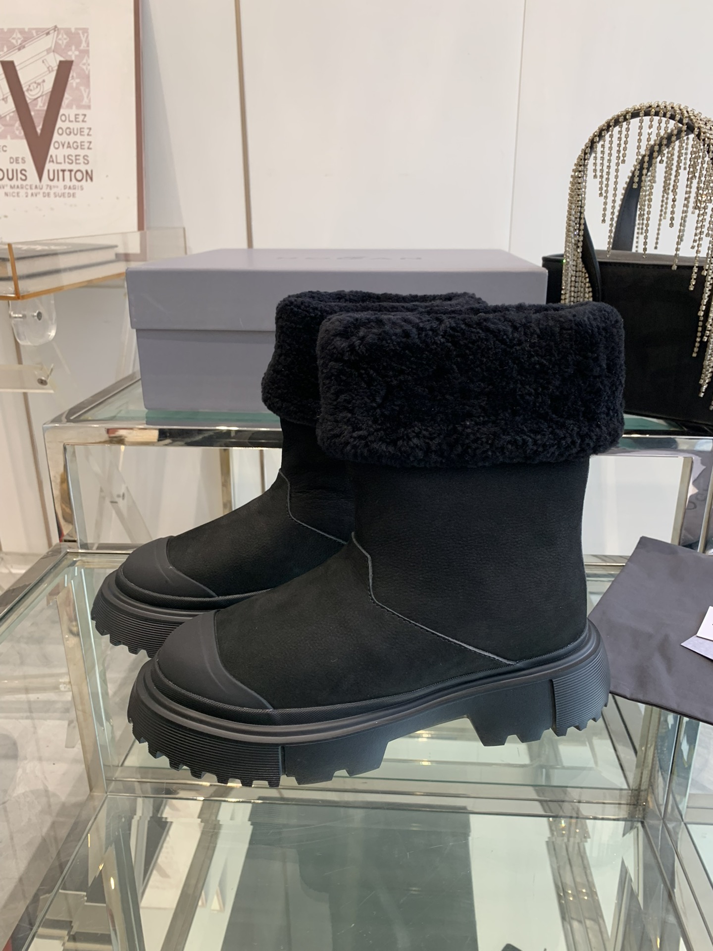 HHOGAN 24ss Wool Snow Boots: Warm, Comfortable, and Stylish for Autumn/Winter