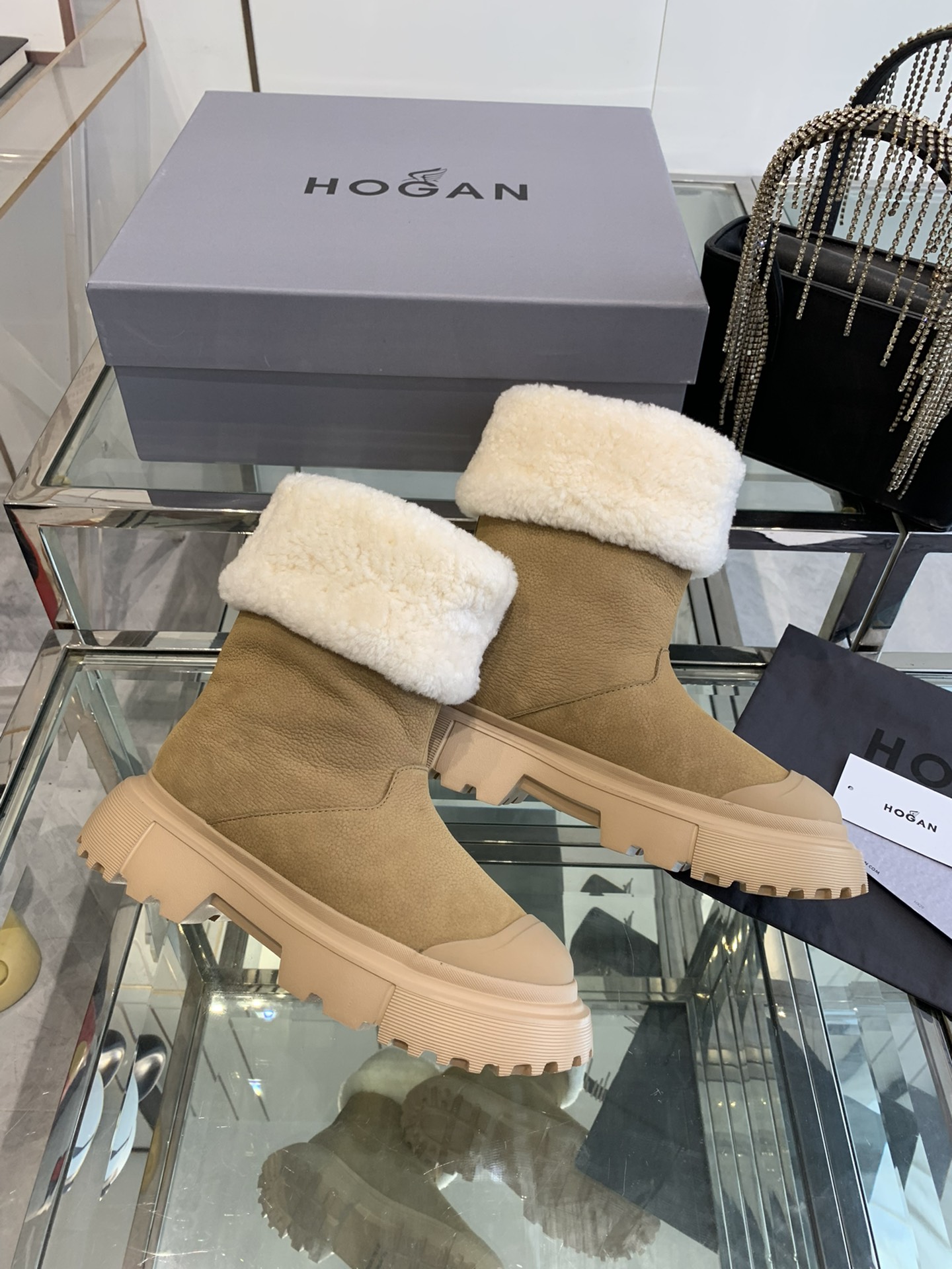 HHOGAN 24ss Wool Snow Boots: Warm, Comfortable, and Stylish for Autumn and Winter - 图片 3