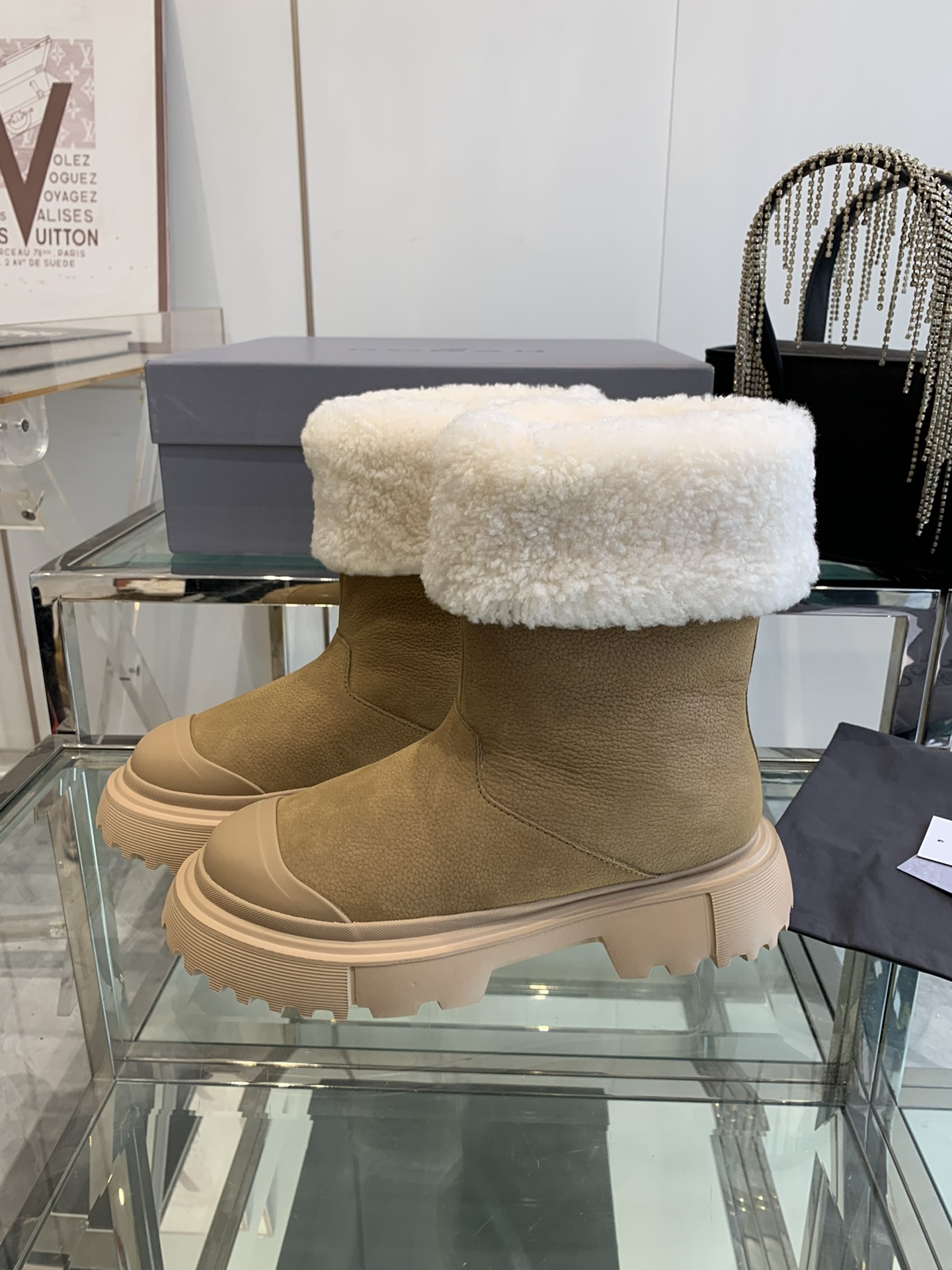 HHOGAN 24ss Wool Snow Boots: Warm, Comfortable, and Stylish for Autumn and Winter