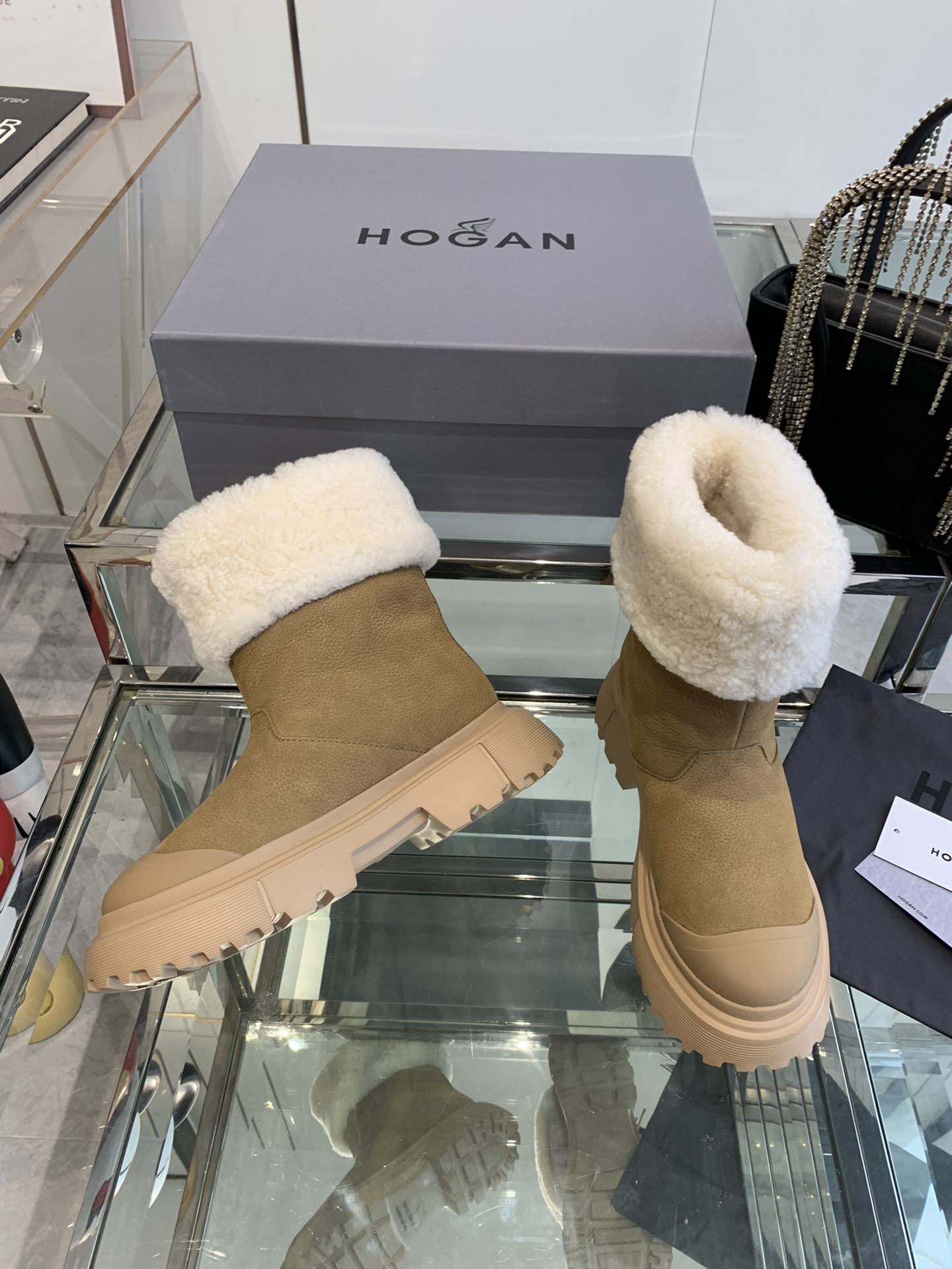 HHOGAN 24ss Wool Snow Boots: Warm, Comfortable, and Stylish for Autumn and Winter - 图片 2