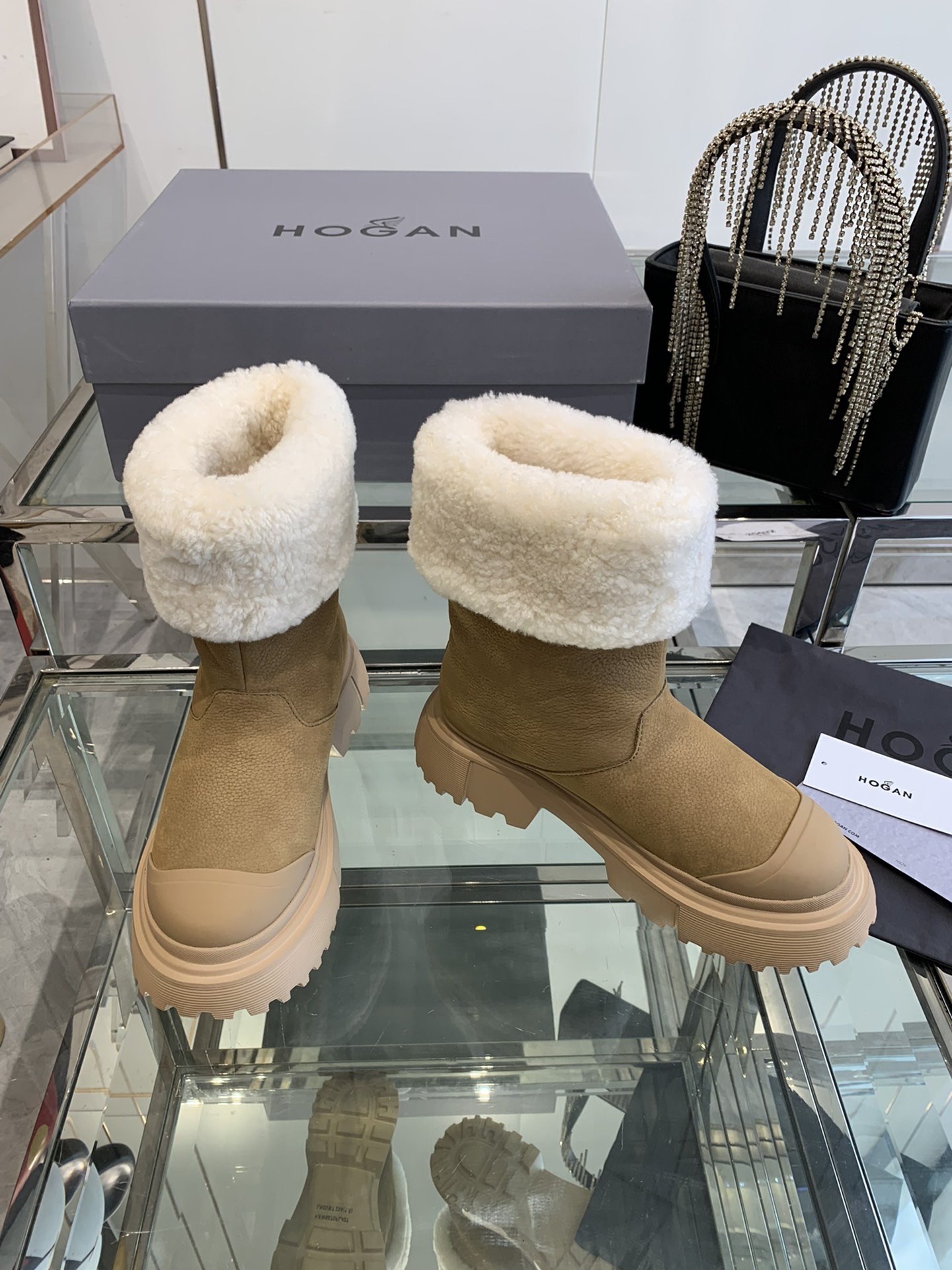 HHOGAN 24ss Wool Snow Boots: Warm, Comfortable, and Stylish for Autumn and Winter - 图片 7