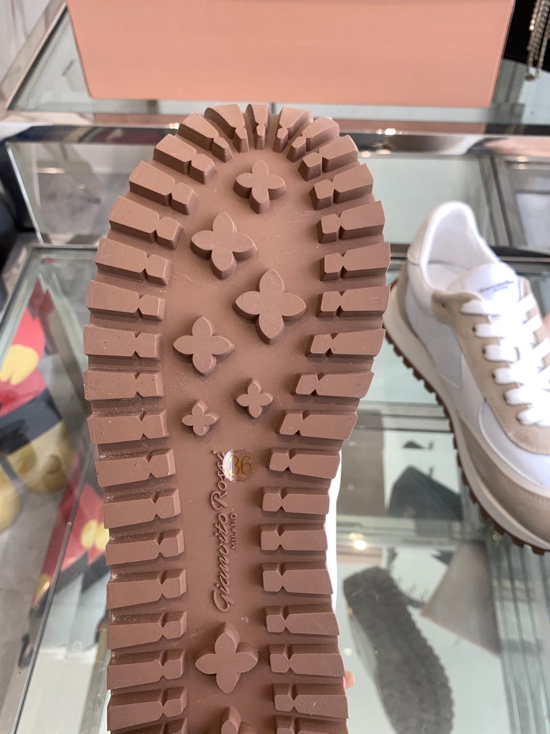 Gianvito Rossi Luxury White Shoes Collection Overview - 图片 4