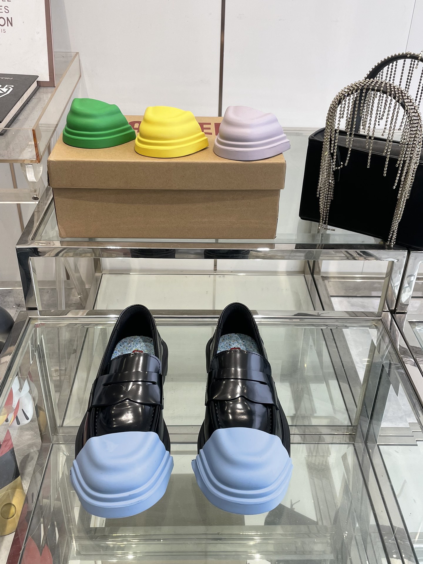 “588 Quilts and 20 Pairs of Spanish Hip 25s Shoe Covers for Spring and Summer”