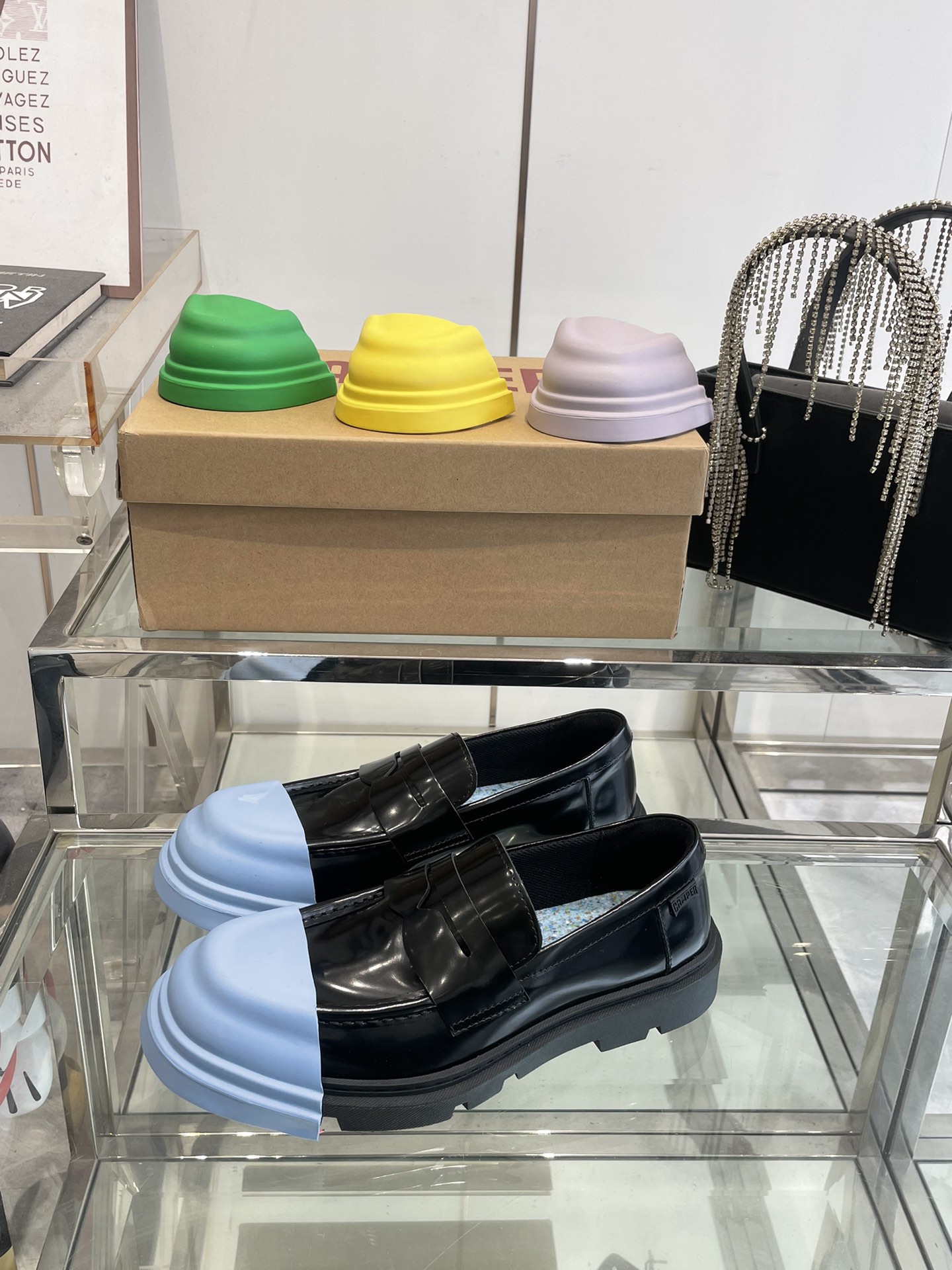 “588 Quilts and 20 Pairs of Spanish Hip 25s Shoe Covers for Spring and Summer” - 图片 2