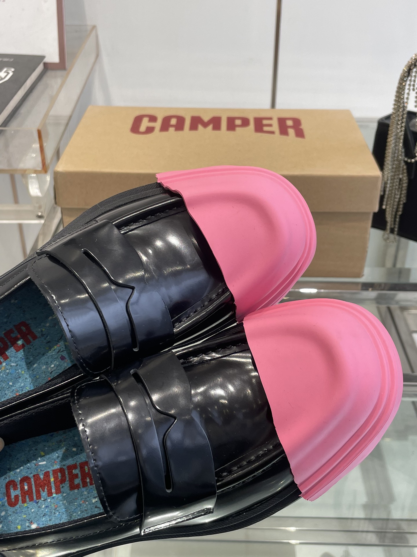 “Variety of Quilts and Shoes with Detachable Parts for Comfortable Fit” - 图片 8