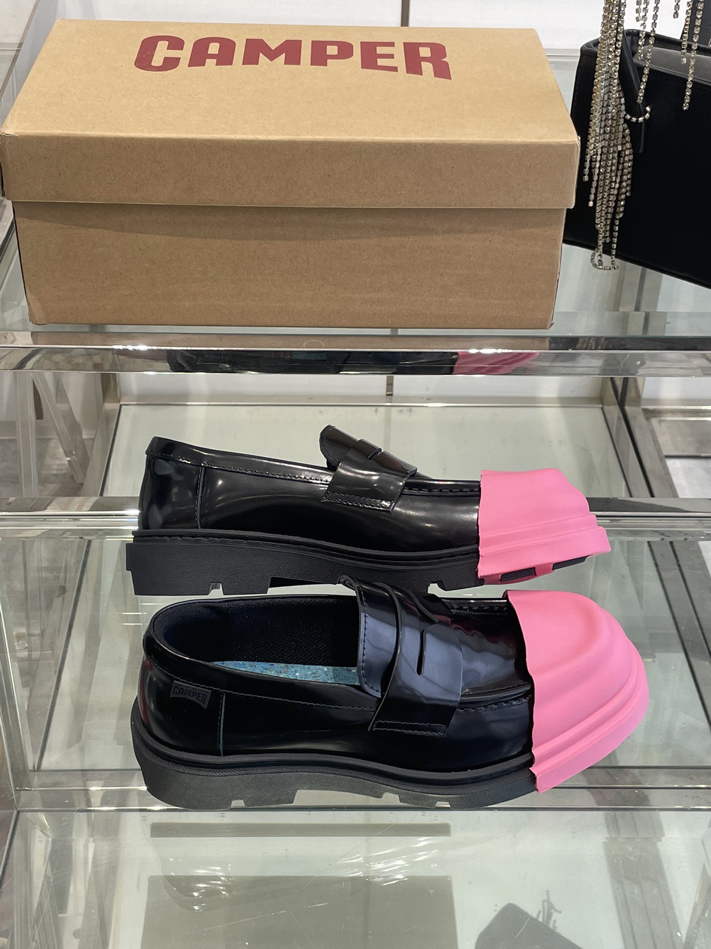 “Variety of Quilts and Shoes with Detachable Parts for Comfortable Fit” - 图片 7