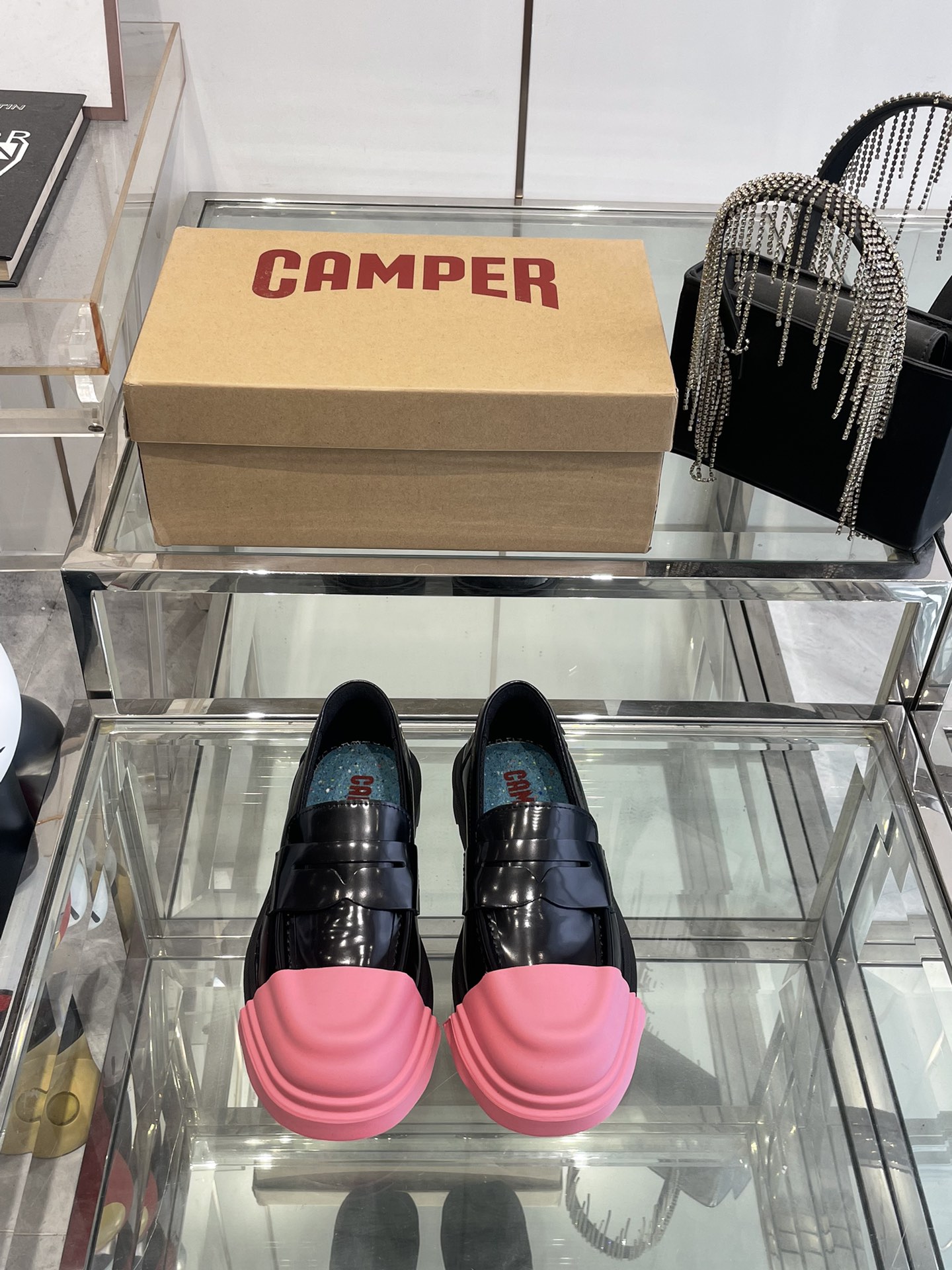 “Variety of Quilts and Shoes with Detachable Parts for Comfortable Fit”