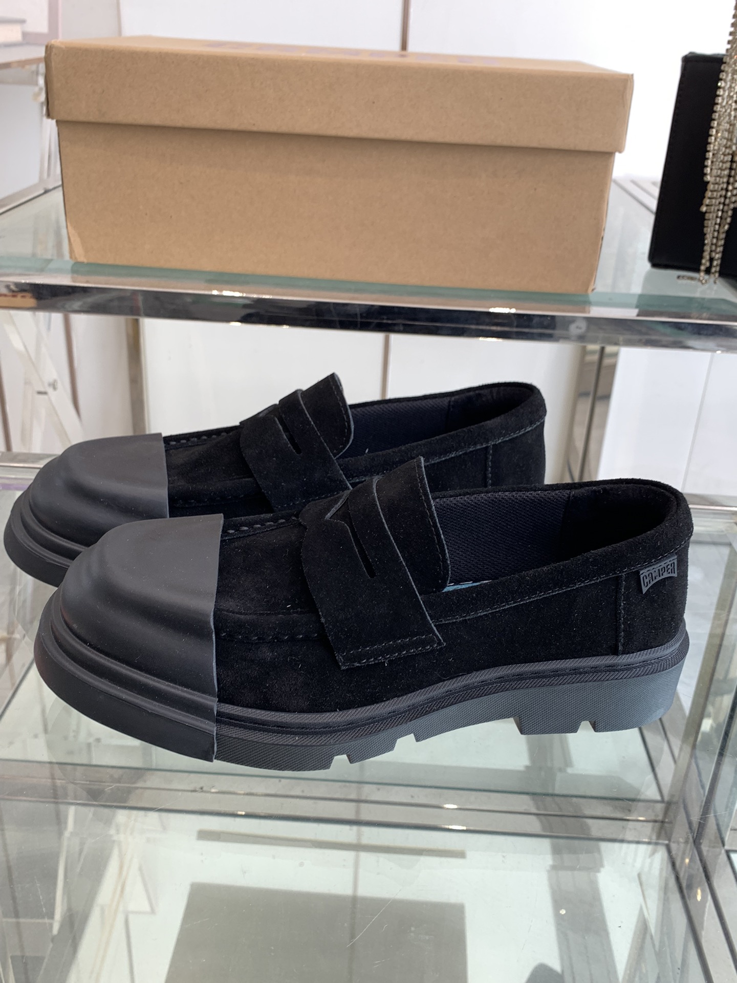 “Variety of Quilts and Shoes for Spring and Summer in Different Sizes” - 图片 2