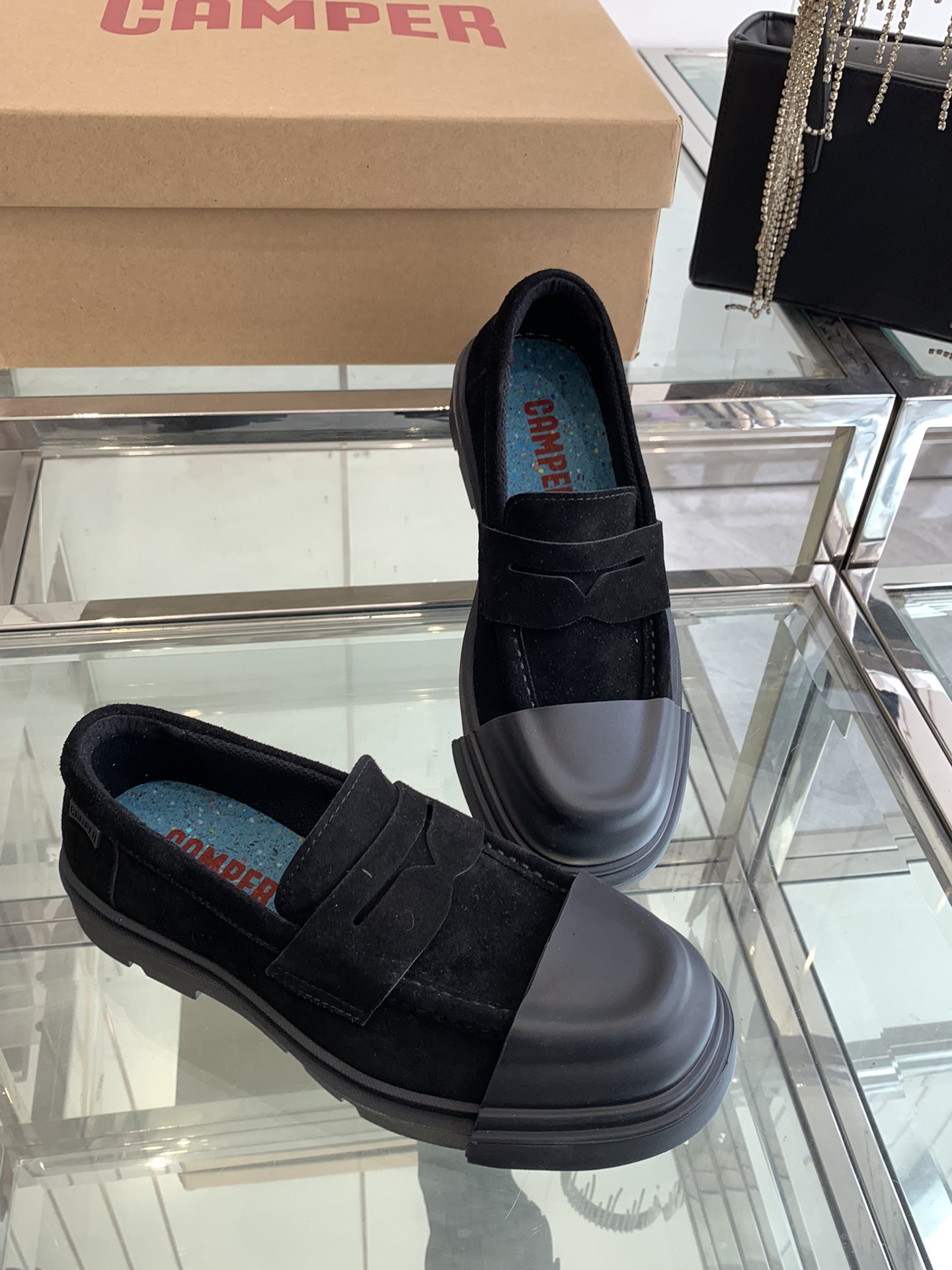 “Variety of Quilts and Shoes for Spring and Summer in Different Sizes” - 图片 7