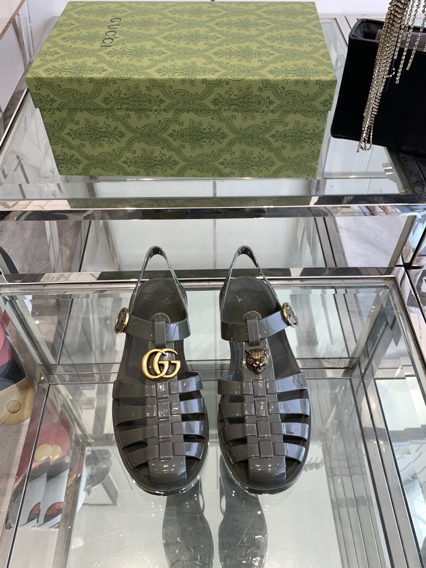NO:165607,Gucci spring and summer new double G jelly sandals TPU material. Buy the original version in the counter, all the details and materials are the same as what you bought in the counter!  The mold took one and a half months, and the molds of a pair of shoes weighed 1 ton!  It can truly be as crystal clear as the original version!  All button hardware is truly consistent with the original version, welcome to compare details. Other versions in the market. Size 36-44, sandals, gucci, sandals19860909Gucci春夏新款 双G果冻凉鞋 TPU材质.专柜购买原版 ,所有细节、材料 ,全部跟你在专柜买到的都一样 ！模具耗时一个半月,一对鞋子的模具重达1吨！真正能做到和原版一样的晶莹剔透！所有扣子五金真正做到和原版一致,欢迎细节对比 其他市场其他版. 码数36-44,凉鞋,gucci,sandals,Women's Shoes