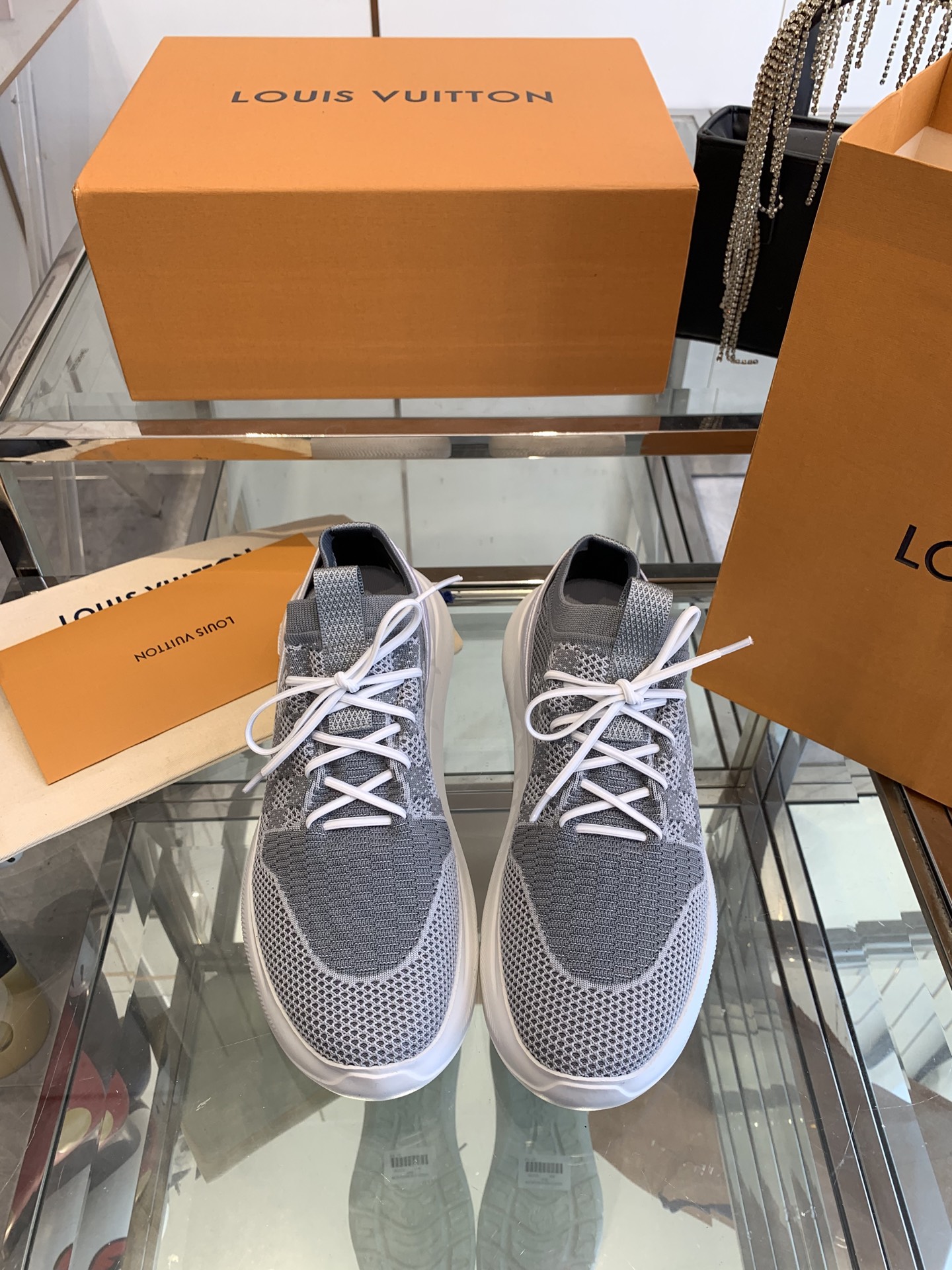 NO:165595,Louis Vuitton 2025 new casual sports shoes The complex flying weaving technology on the upper is now available, with shape embossed splicing original pattern, original raw materials, fabrics, and original flying weaving!  Customized from the original version of Nei Li!  1:1 large bottom mold opening!  Foamed outsole!  Size 39-45 (45 customized), casual shoes/sports shoes, louis vuitton, sneakers19860909Louis Vuitton 2025新款 休闲运动鞋 鞋面复杂飞织工艺现已火爆登场,形状压花拼接原图案,原版原材料,面料,原版飞织！内里原版订制！1:1大底开模！发泡大底！ 码数39-45（45订做）,休闲鞋/运动鞋,louis vuitton,sneakers,Women's Shoes