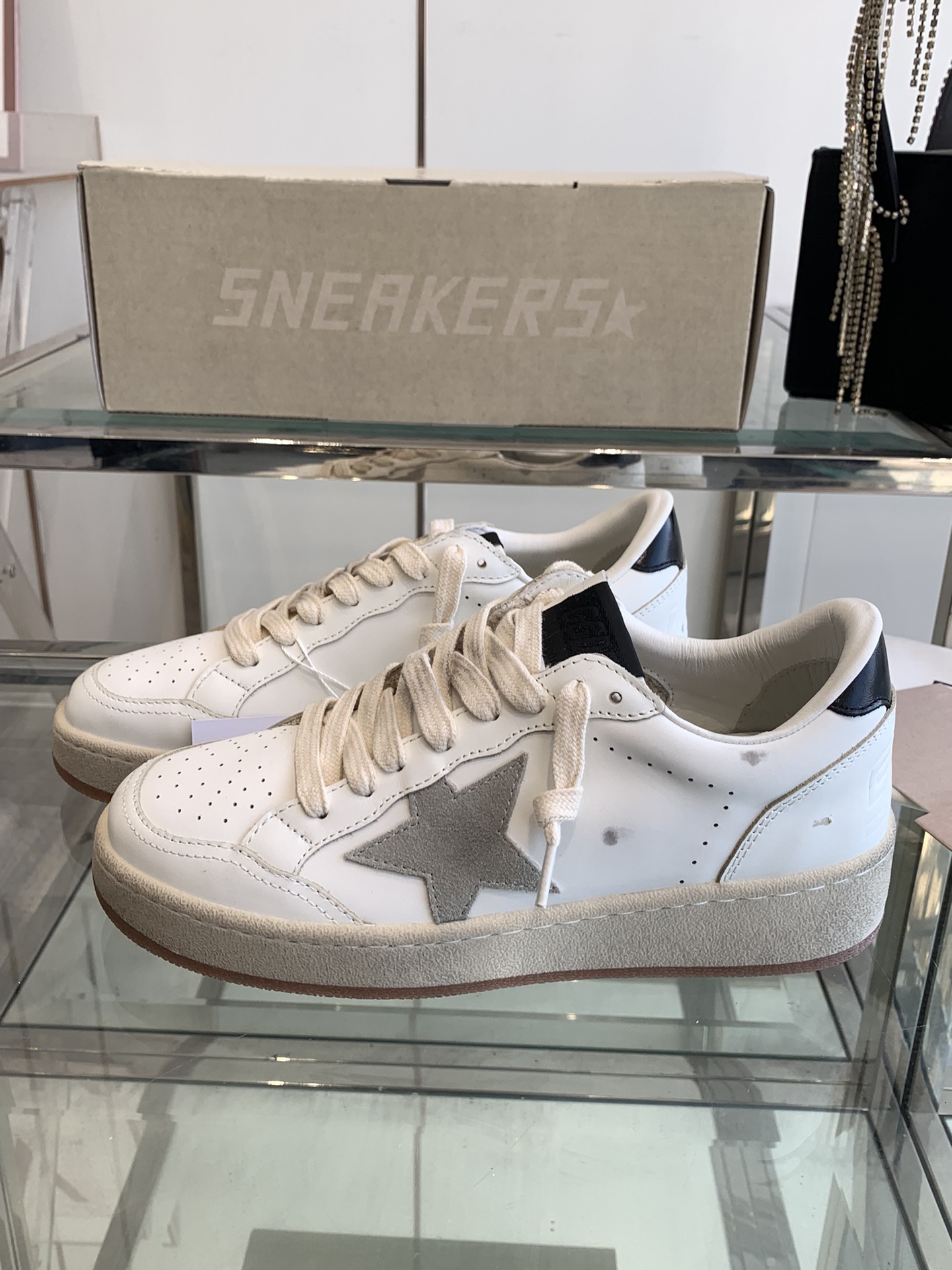 GGDB SNERKERS Zapatos sucios clásicos Zapatos blancos casuales Serie Graffiti ~~ ¡Famoso por los zapatos blancos, pisa …
