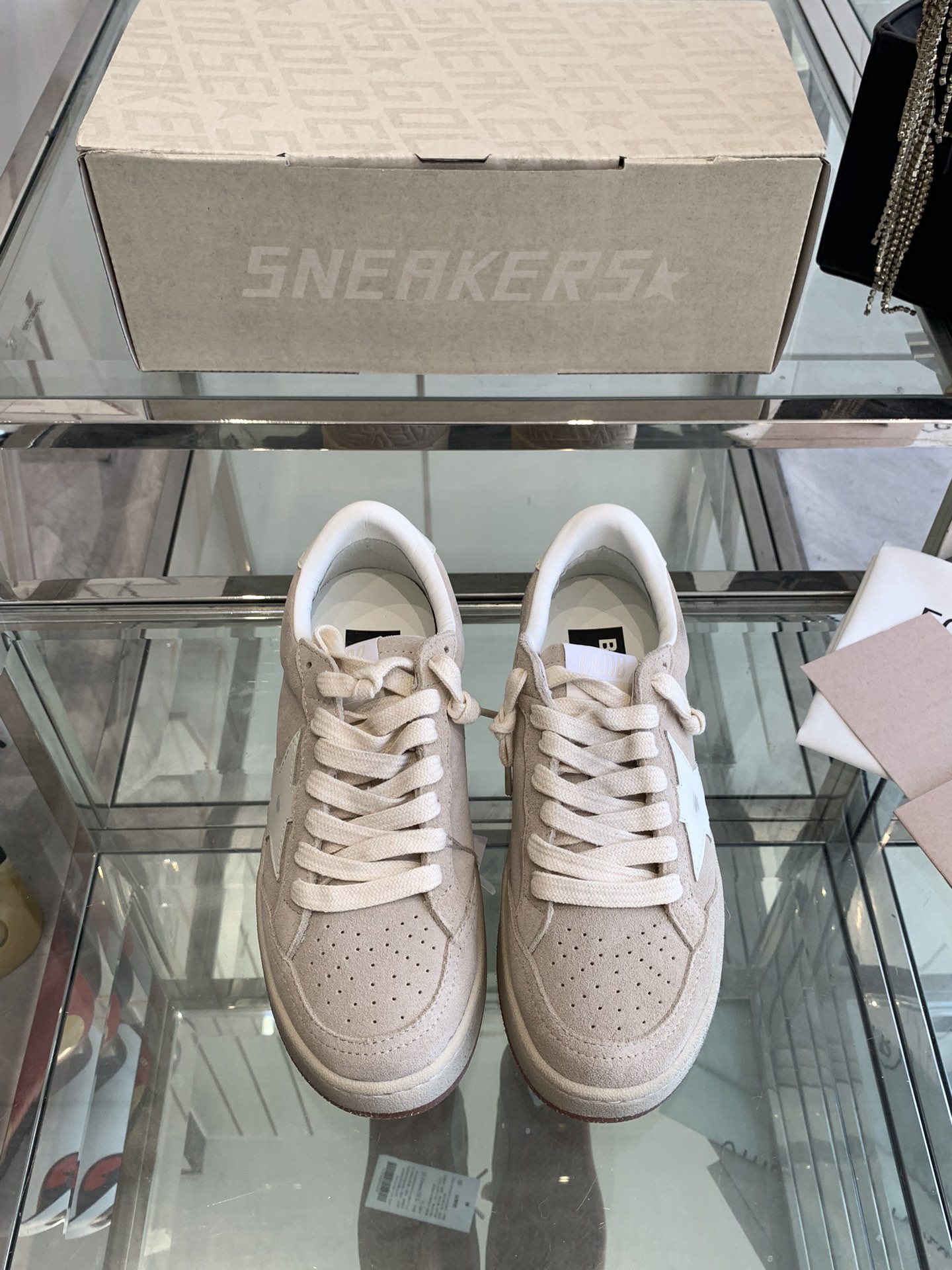 NO:166109,GGDB SNERKERS classic small dirty shoes casual white shoes graffiti series~~ To the point of being popular, white shoes, and various small dirty shoes are worn!  Celebrity private server demonstration × It’s so versatile!  Fried chicken with feet is comfortable~~ Original custom-made top layer cowhide on the upper, inner lining   cowhide foot pads, original mold opening 3.5cm elastic latex insole, original TPU two-color outsole, size 35-40 (40 customized), casual shoes/sports shoes, sneakers, cowhide19860909GGDB SNERKERS经典小脏鞋休闲小白鞋涂鸦系列~~火红程度上怼小白鞋,下踩各类小脏鞋！明星私服上脚示范 ×就是这么百搭 ！上脚炒鸡舒服～～ 鞋面原版定制头层牛皮 内里牛皮内里 牛皮垫脚 原版开模3.5cm弹力乳胶鞋垫 原版TPU双色大底 码数35-40（40订做）,休闲鞋/运动鞋,sneakers,cowhide,Women's Shoes