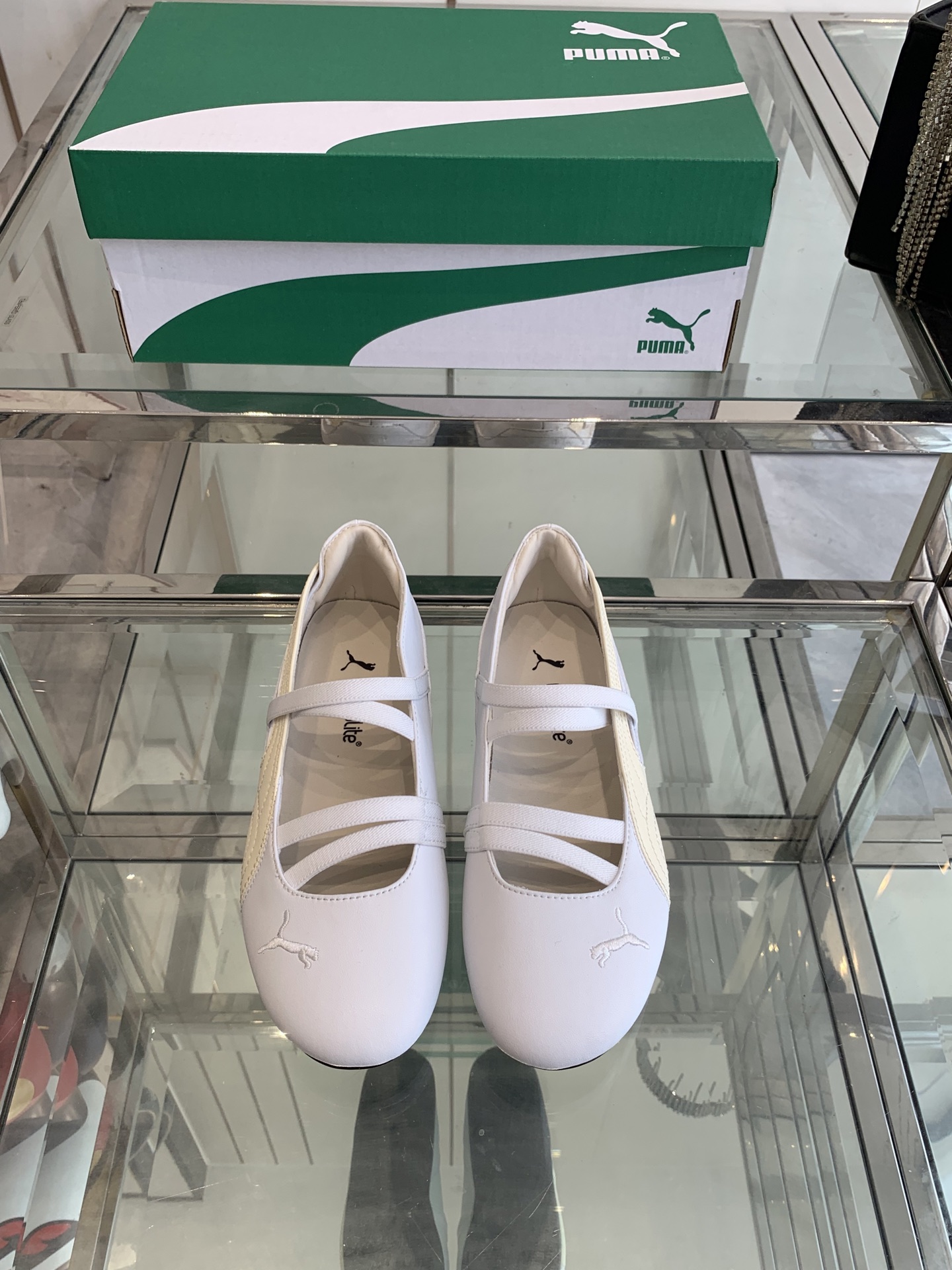 NO:255785,PUMA niche trendy brand 25ss spring and summer hot product, round-head ballet shoes, another major event in the trend circle has occurred!  The king PUMA, which was looked forward to by countless trendsetters, has actually returned!  PUMA's cross-border cooperation definitely has its place. Avanti shoes, through its unique retro foot shape, have instantly become the absolute focus of the shoe circle in the recent past. Original custom cowhide/Niujing imported sheepskin, outsole original EVA wear-resistant and non-slip sole size 35-39 (customized for 40), ballet shoes, cowhide, sheepskin19860909PUMA 小众潮牌 25ss春夏爆款 圆头芭蕾舞鞋  潮流圈又一大事件发生！被无数潮人翘首以盼的王炸PUMA竟然回归了！PUMA的跨界合作绝对有着一席之,Avanti鞋款,通过独特的复古足型示人,也瞬间成为近期鞋圈的绝对焦点 鞋面原版定制牛皮/牛京 内里进口羊皮 大底原版EVA耐磨防滑大底 码数35-39（40定做）,芭蕾舞鞋,cowhide,sheepskin,Women's Shoes