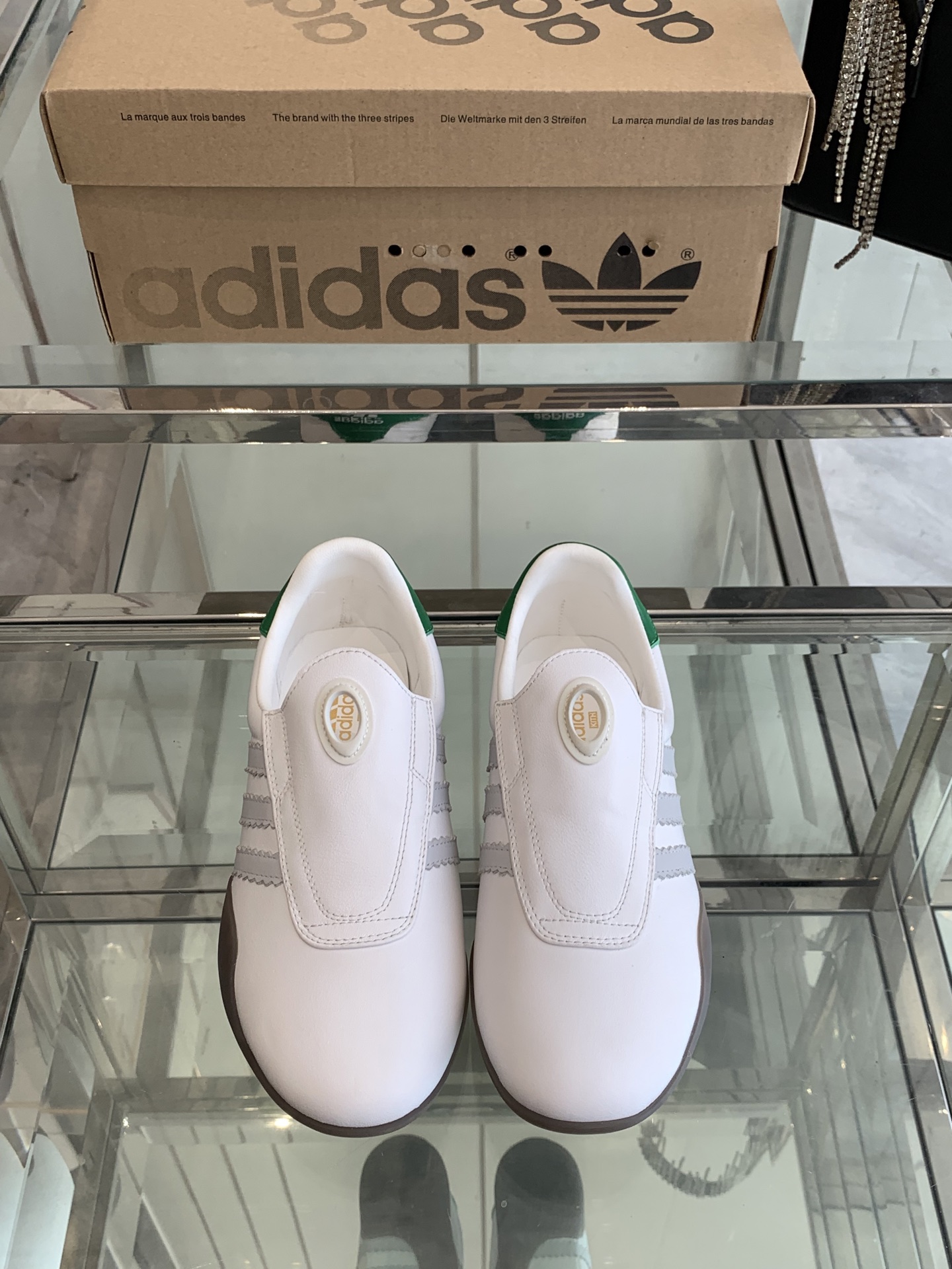 Adidas 25s: Professional and Fashionable Football Shoes for Spring and Summer