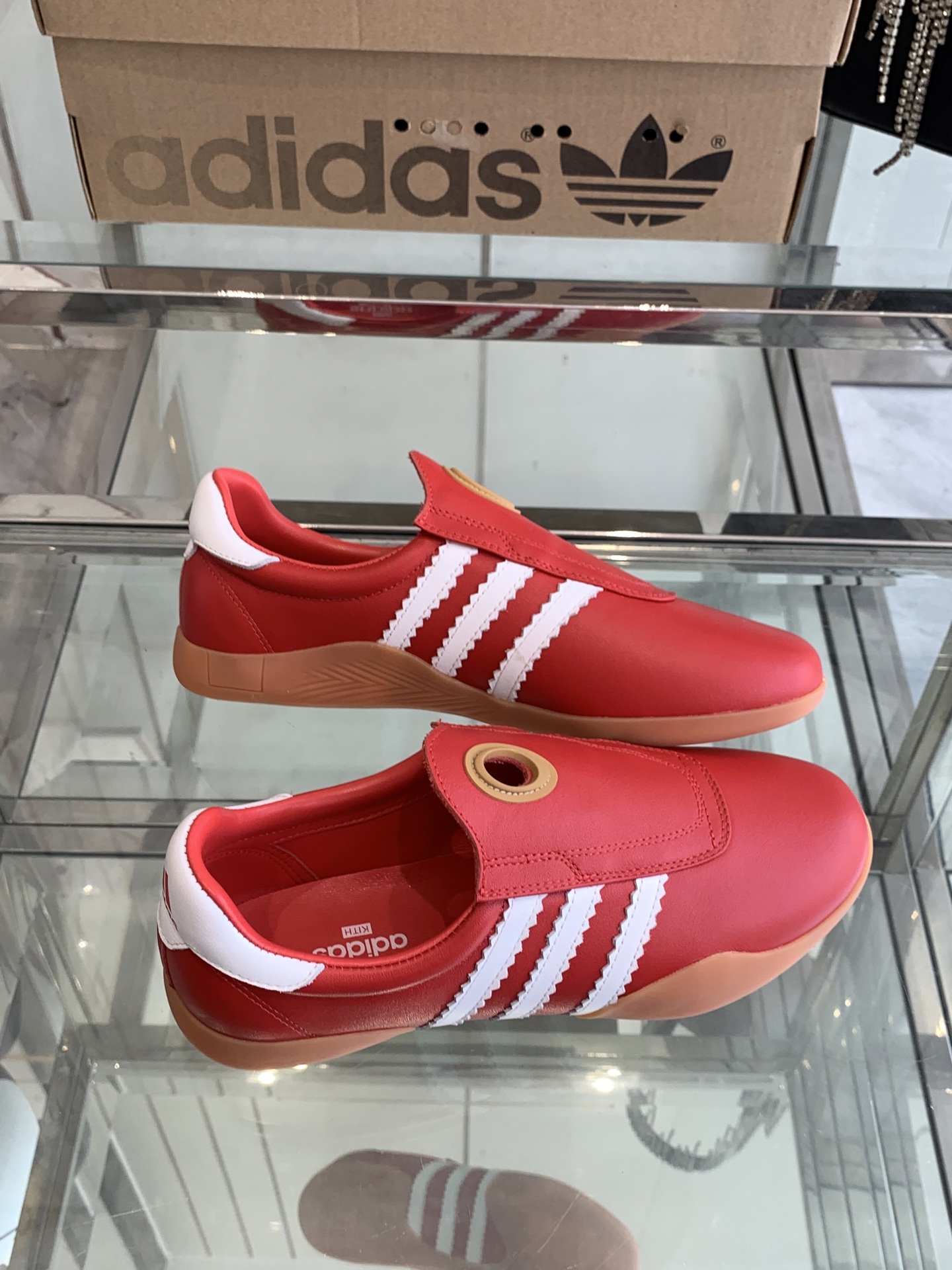 Adidas 25s: Stylish and Comfortable Football Shoes for Spring and Summer - 图片 8